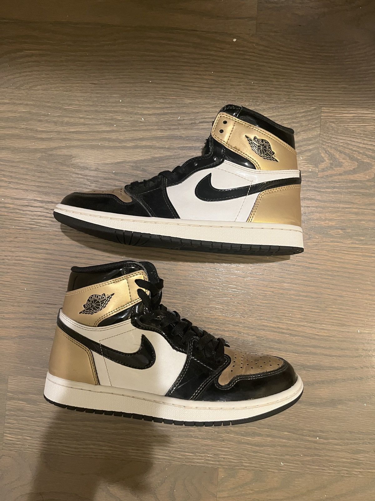 Jordan Brand Jordan 1 Gold Toe Size US 5.5 / EU 38 - 2 Thumbnail