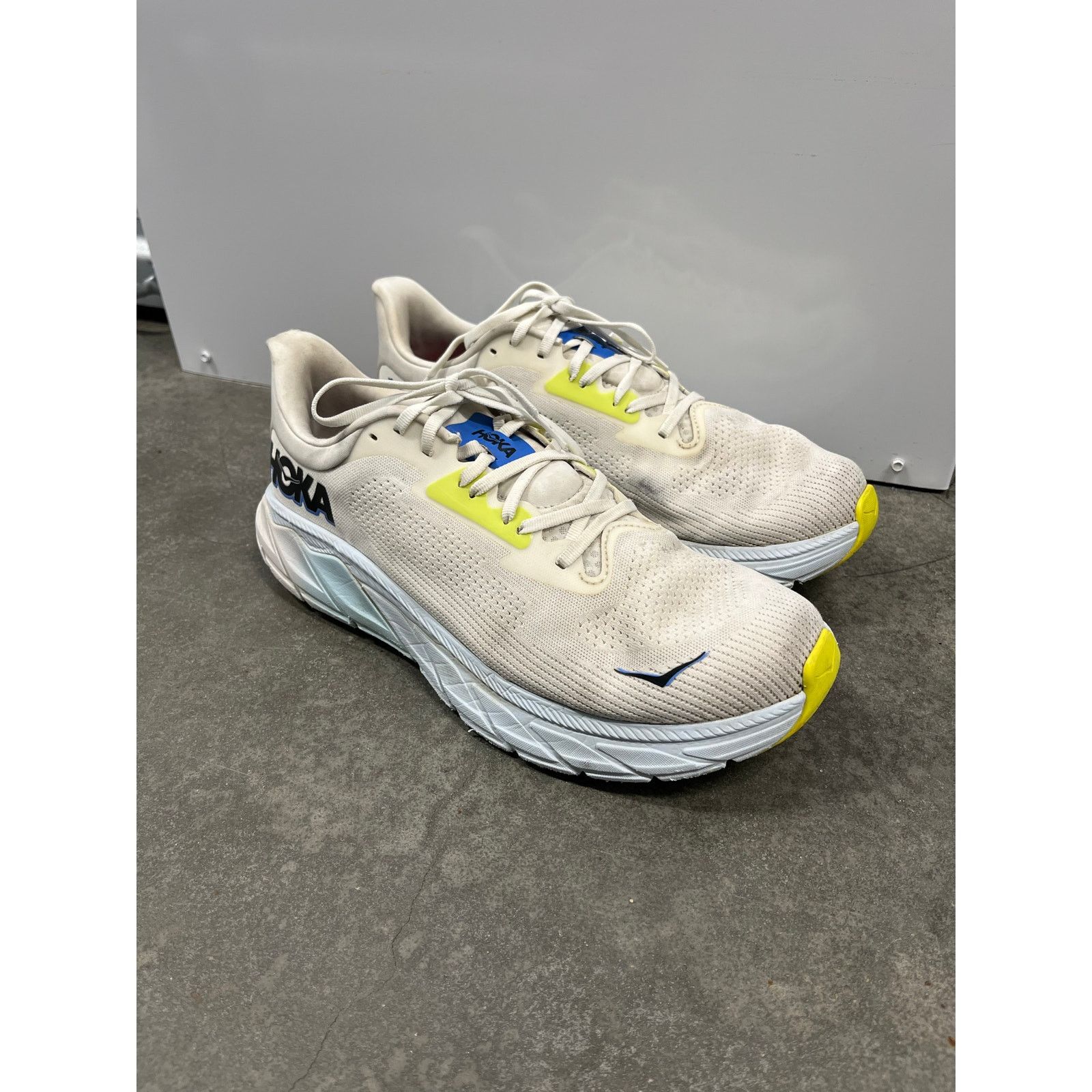 Hoka Hoka Arahi 7 White Running Shoes. Mens Size 12 2E Size US 12 / EU 45 - 1 Thumbnail