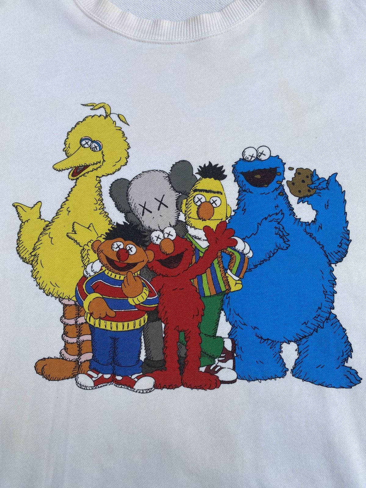 Kaws × Uniqlo Vintage uniqlo x kaw sesame street crewneck sweatshirt Size US XL / EU 56 / 4 - 13 Thumbnail