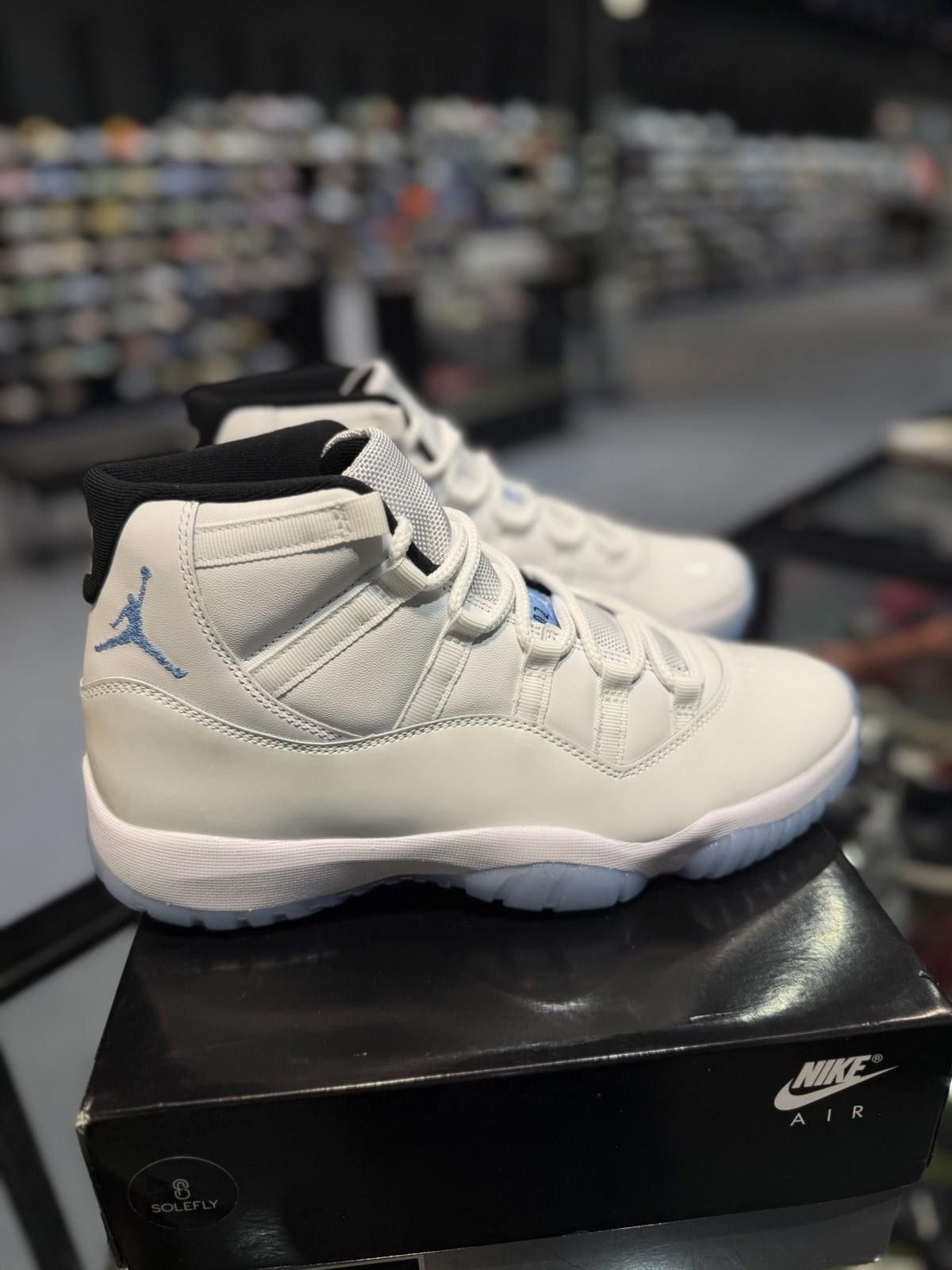 Jordan Brand Jordan Air Jordan 11 Retro Legend Blue 2024 White/Blue (10) Size US 10 / EU 43 - 3 Thumbnail