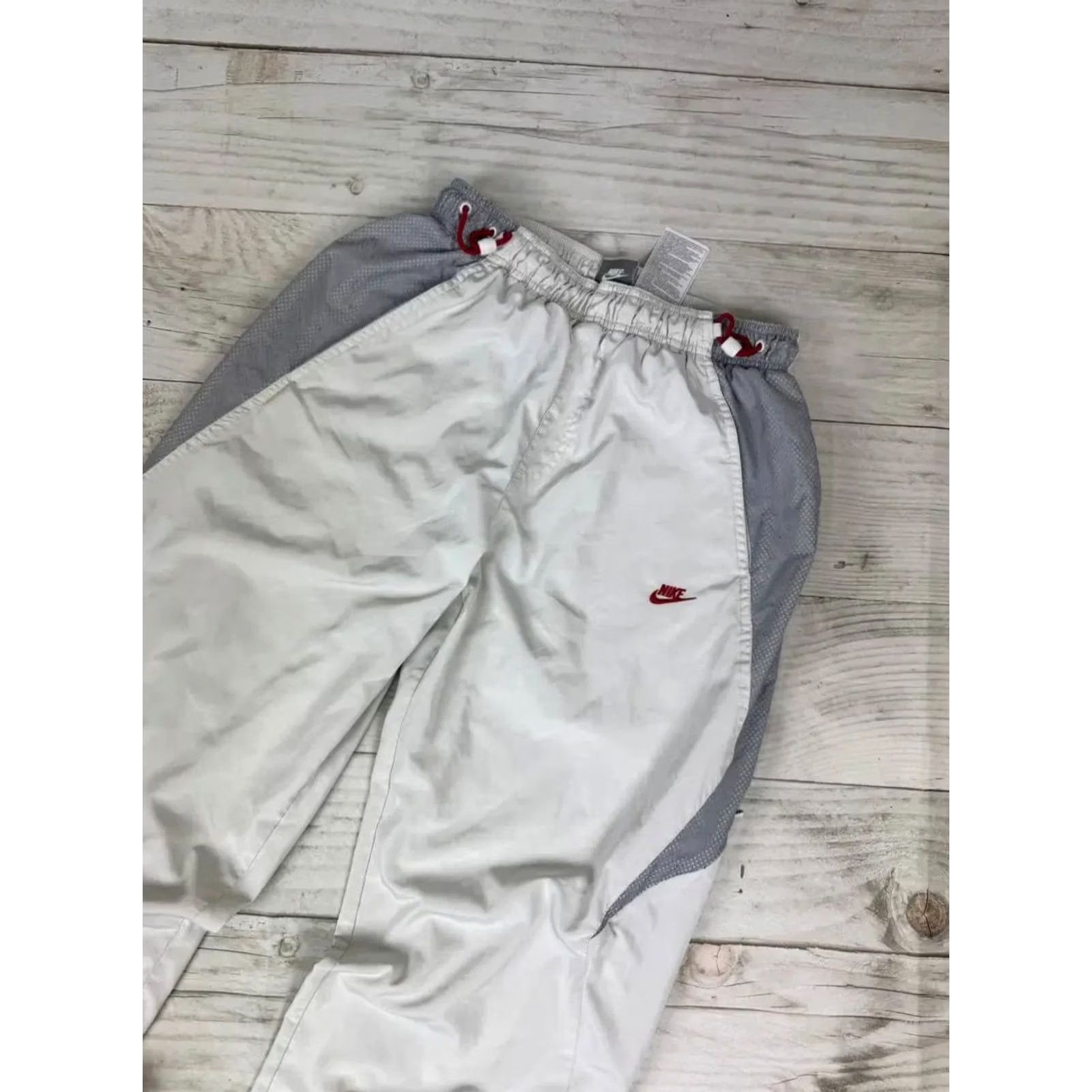 Nike VINTAGE Nike Nylon Track Pants Mens Size S White Nike Pants Track Pants 00s Swoosh Vintage Men White Size US 29 - 3 Thumbnail