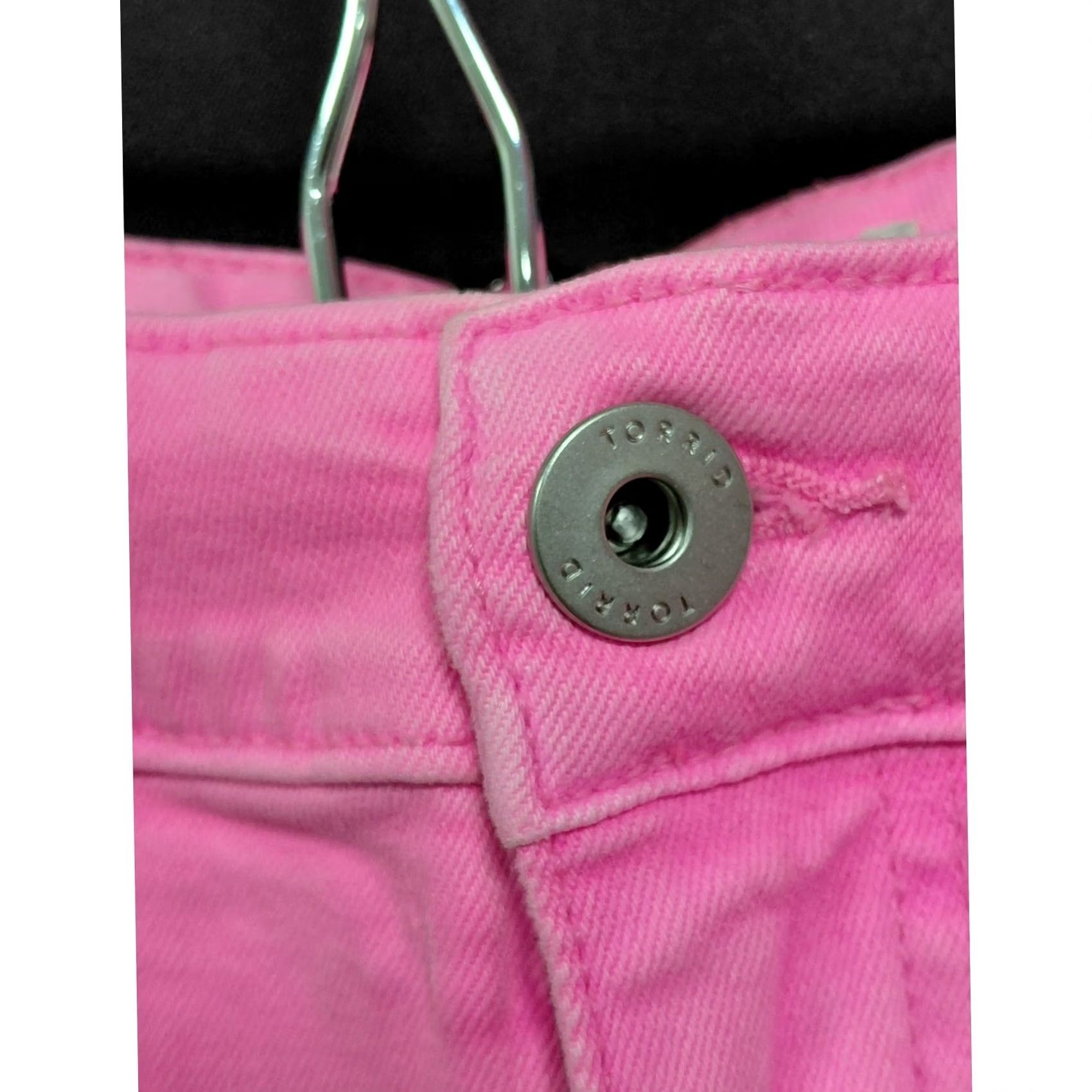 Torrid Torrid Denim Shorts Pink Regular 5-Pocket Frayed Hem Cotton Spandex Women Size 10 Size 32" / US 10 / IT 46 - 3 Thumbnail