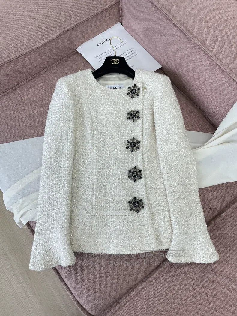 Chanel Chanel 18A Hamburger Series beige pearl embroidered rudder Size XS / US 0-2 / IT 36-38 - 1 Thumbnail