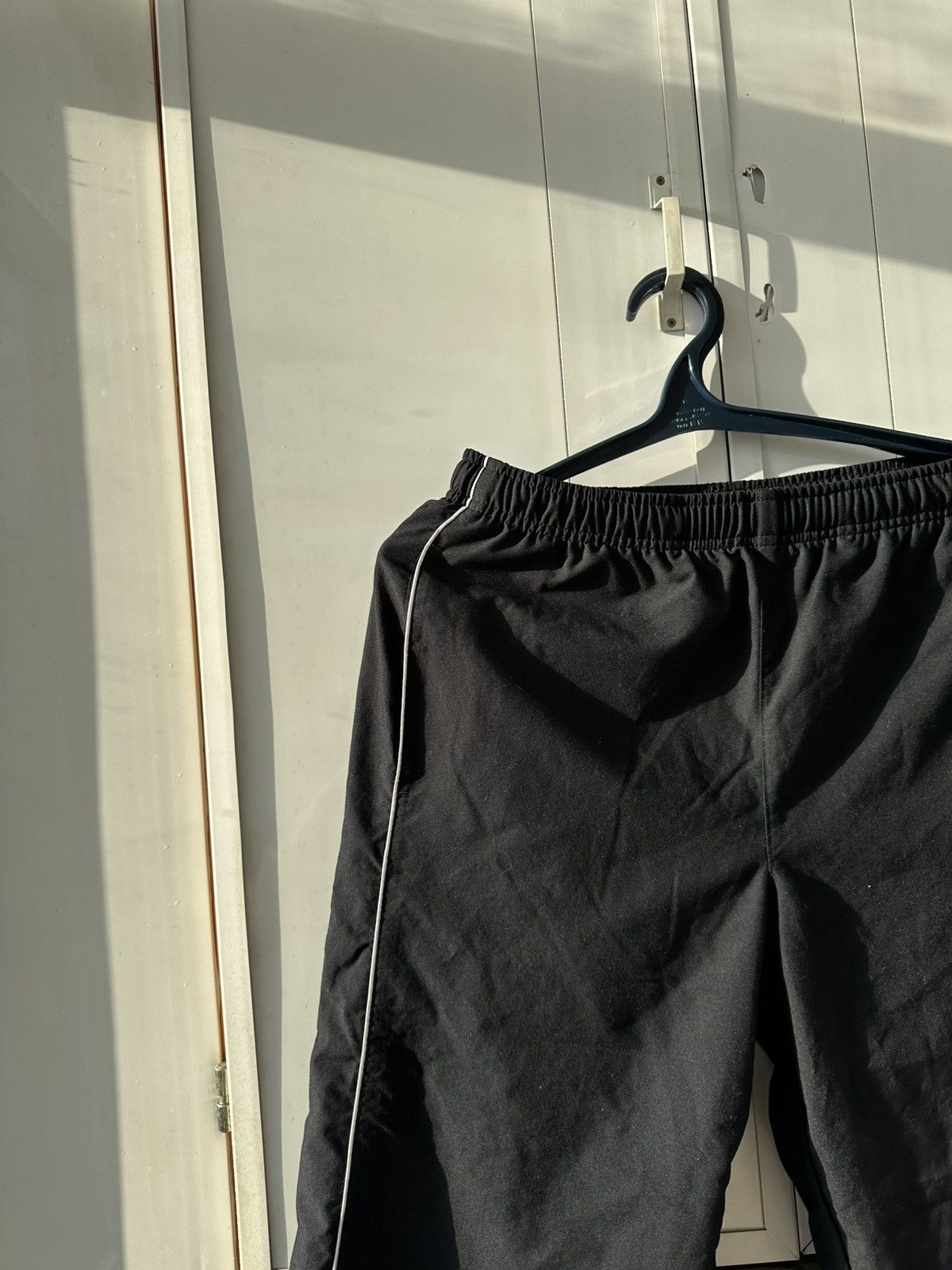 Nike Vintage Nike Shorts Big Logo Black Size US 34 / EU 50 - 4 Thumbnail