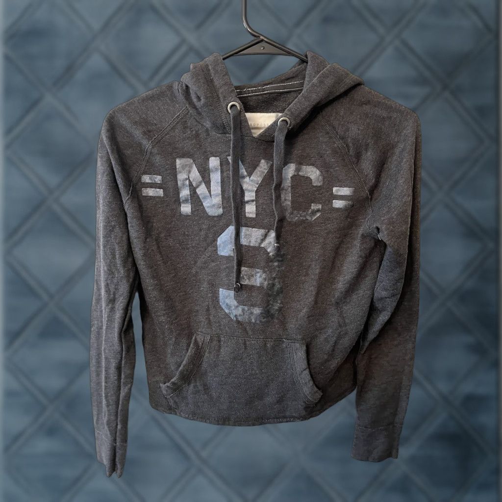 Vintage Aéropostale Hoodie Womens XS Gray Graphic Crop Top Shirt Pullover Regular Cotton Blended Fabric Activewear Walking Womens XS Gray Graphic Crop Top Size XS / US 0-2 / IT 36-38 - 1 Thumbnail