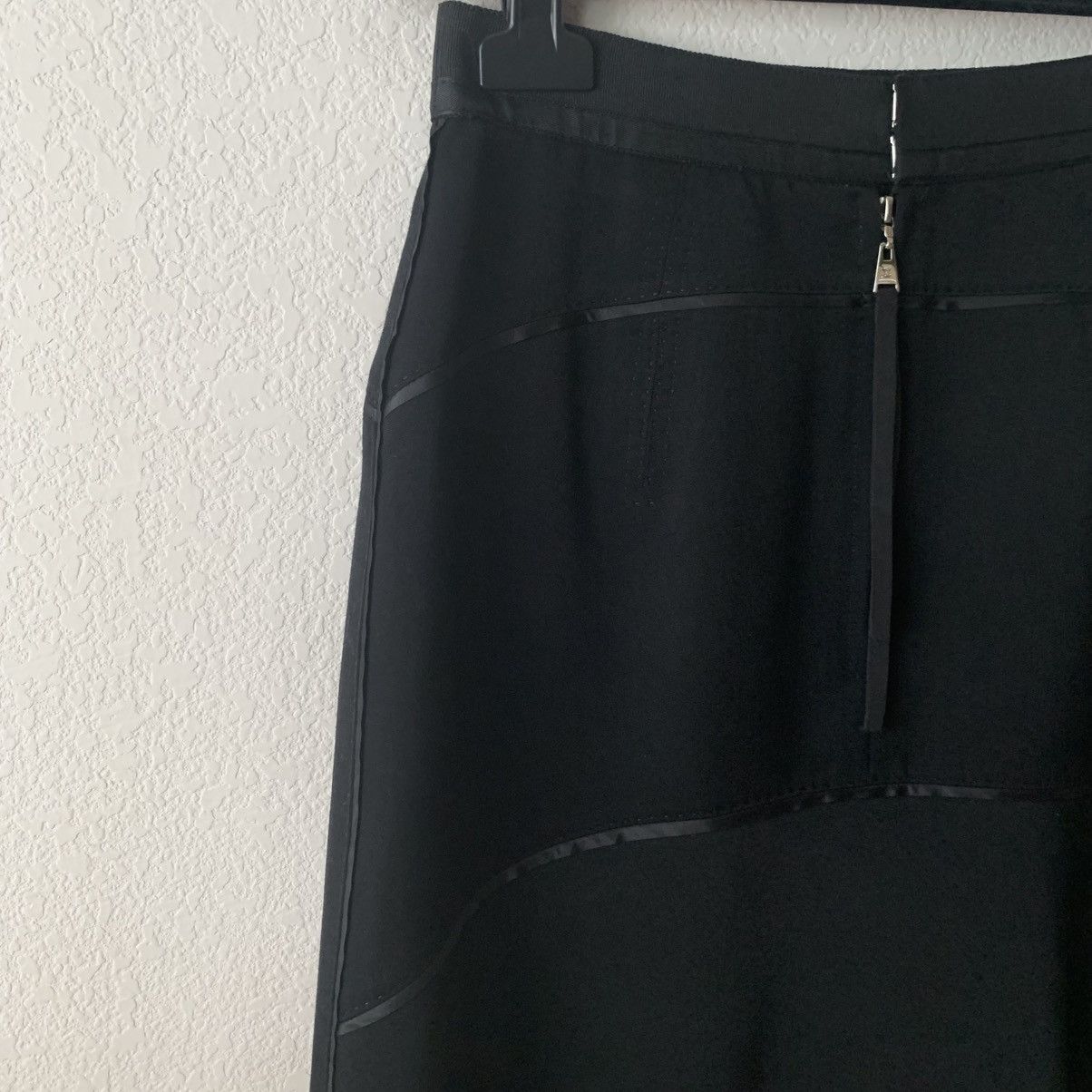 Louis Vuitton Louis Vuitton 100% wool skirt Size 24" / US 00 / IT 34 - 17 Thumbnail