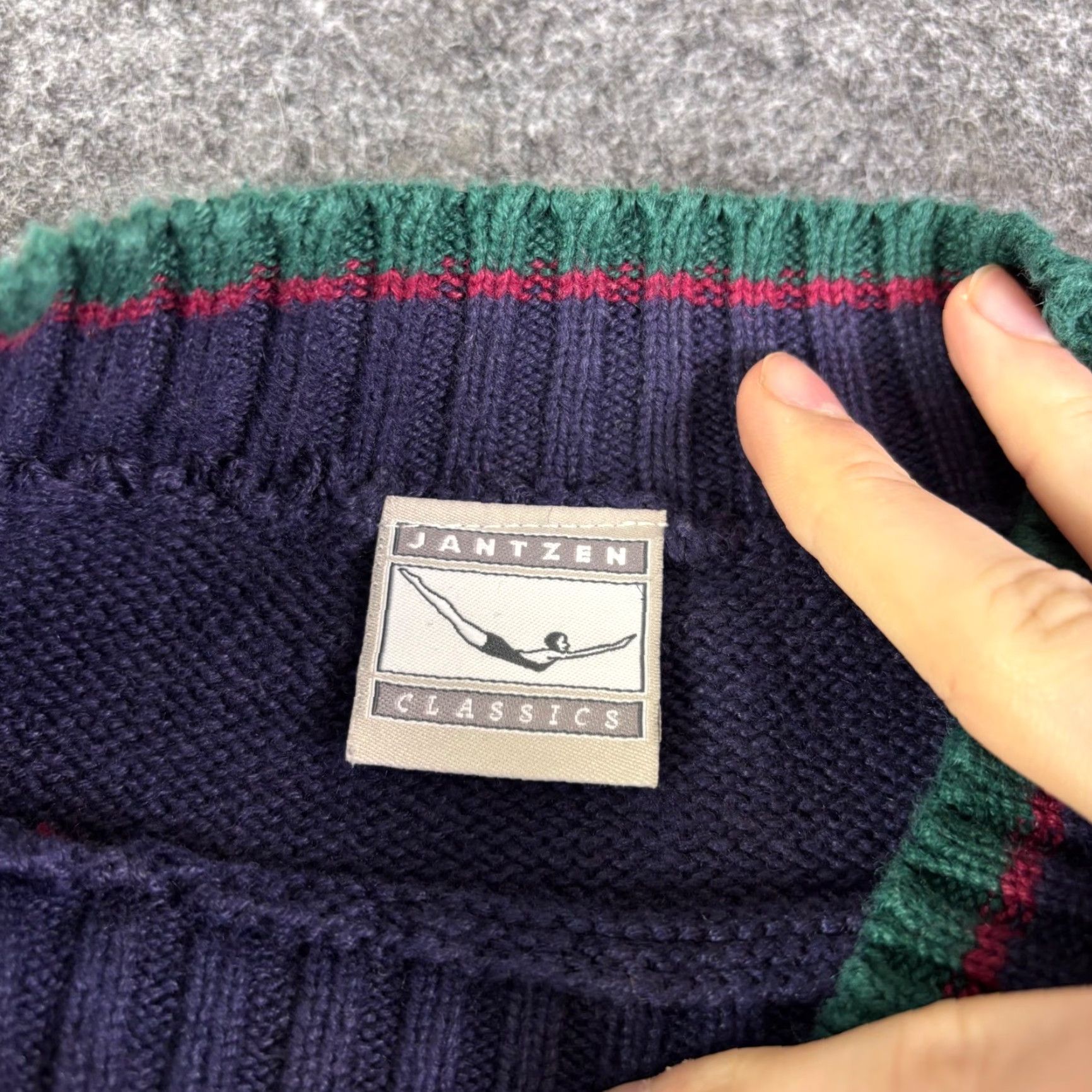 Jantzen VINTAGE Jantzen Classics Mens Sweater Knit Argyle Cable-V-Neck Pullover Navy Blue 90s Casual Regular M Boy? Size US M / EU 48-50 / 2 - 3 Thumbnail