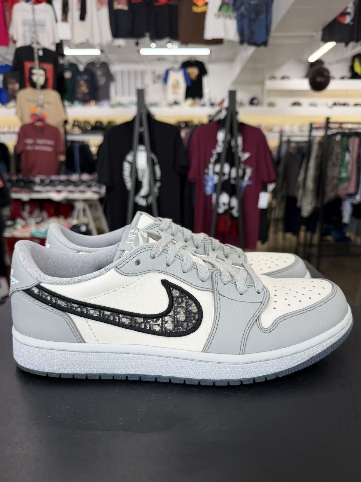 Dior × Jordan Brand Air Jordan 1 Low Dior Size 9 (2020) Size US 9 / EU 42 - 6 Thumbnail
