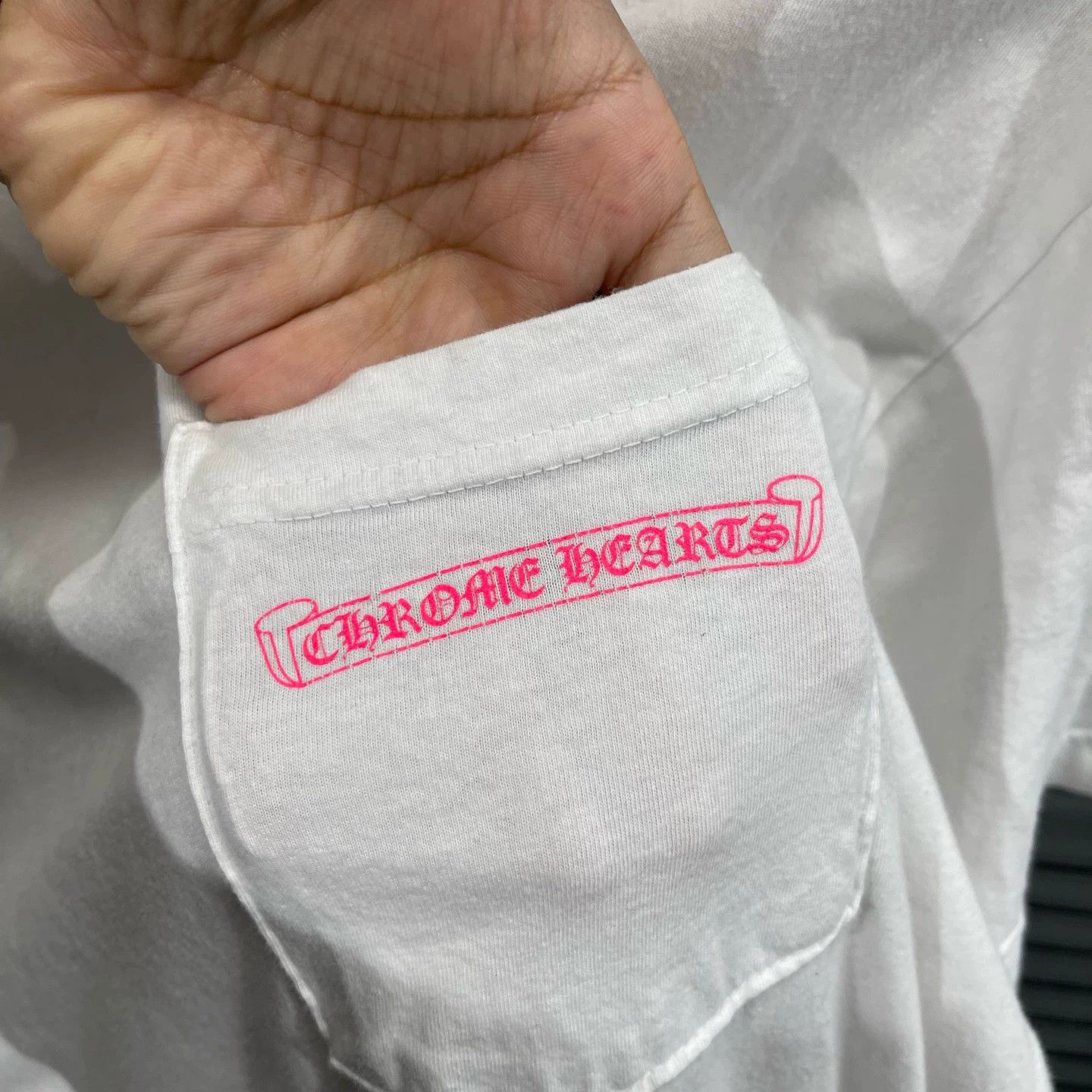 Chrome Hearts Chrome Hearts Pink Pocket Scroll Sanskrit Logo SS Tee L New Size US L / EU 52-54 / 3 - 4 Thumbnail