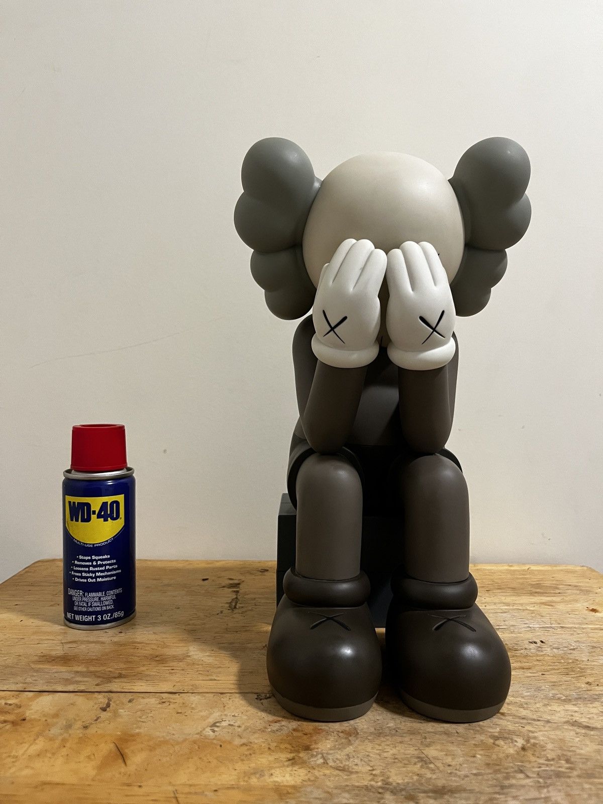 Kaws × Original Fake KAWS Passing Through Companion (Grey) No Box 100% Authentic Size ONE SIZE - 2 Thumbnail