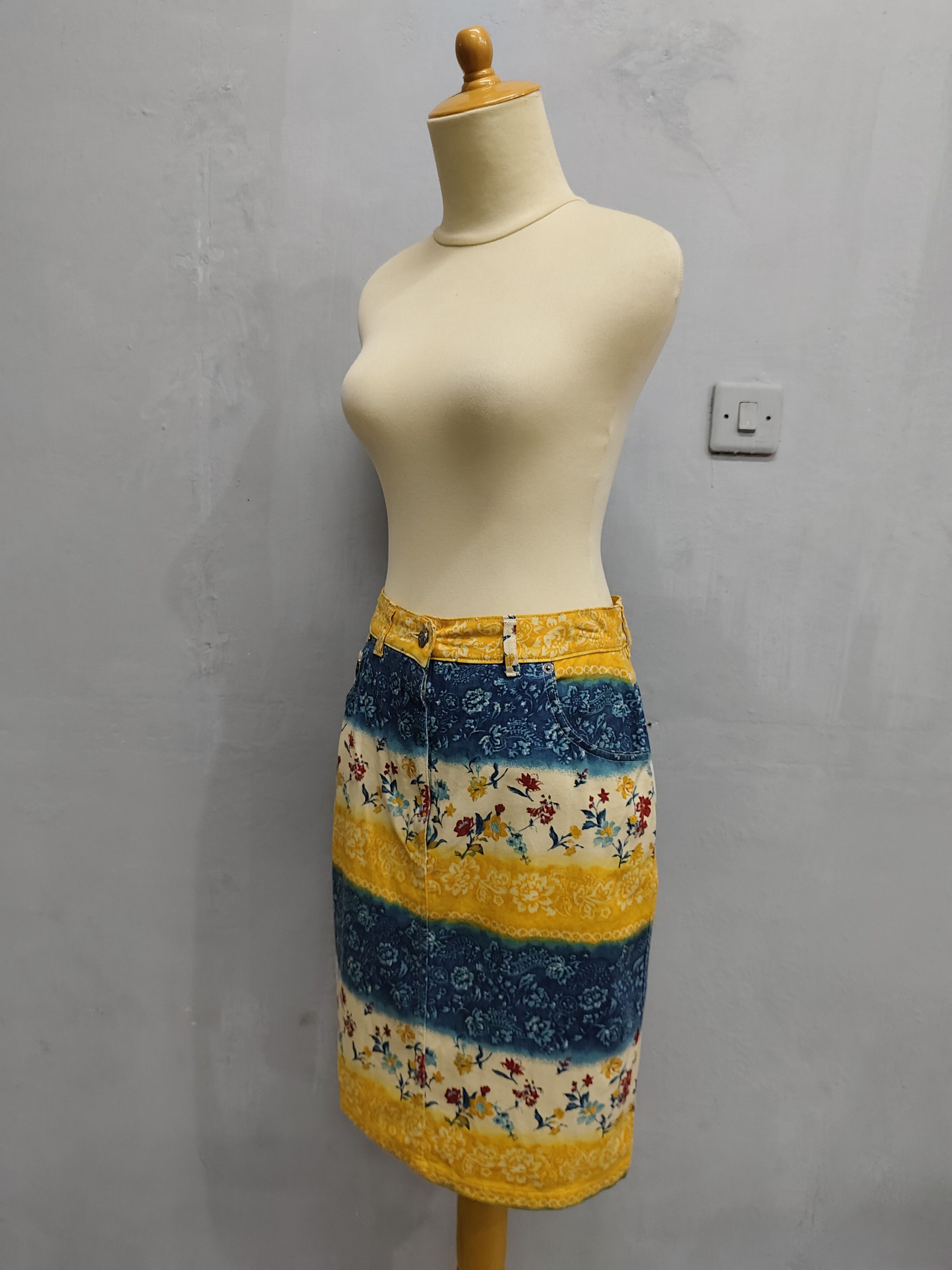 Vintage 90s Johnny Lambs🇮🇹 Florals Baroque Garden Denim Skirt Size 29" - 10 Thumbnail