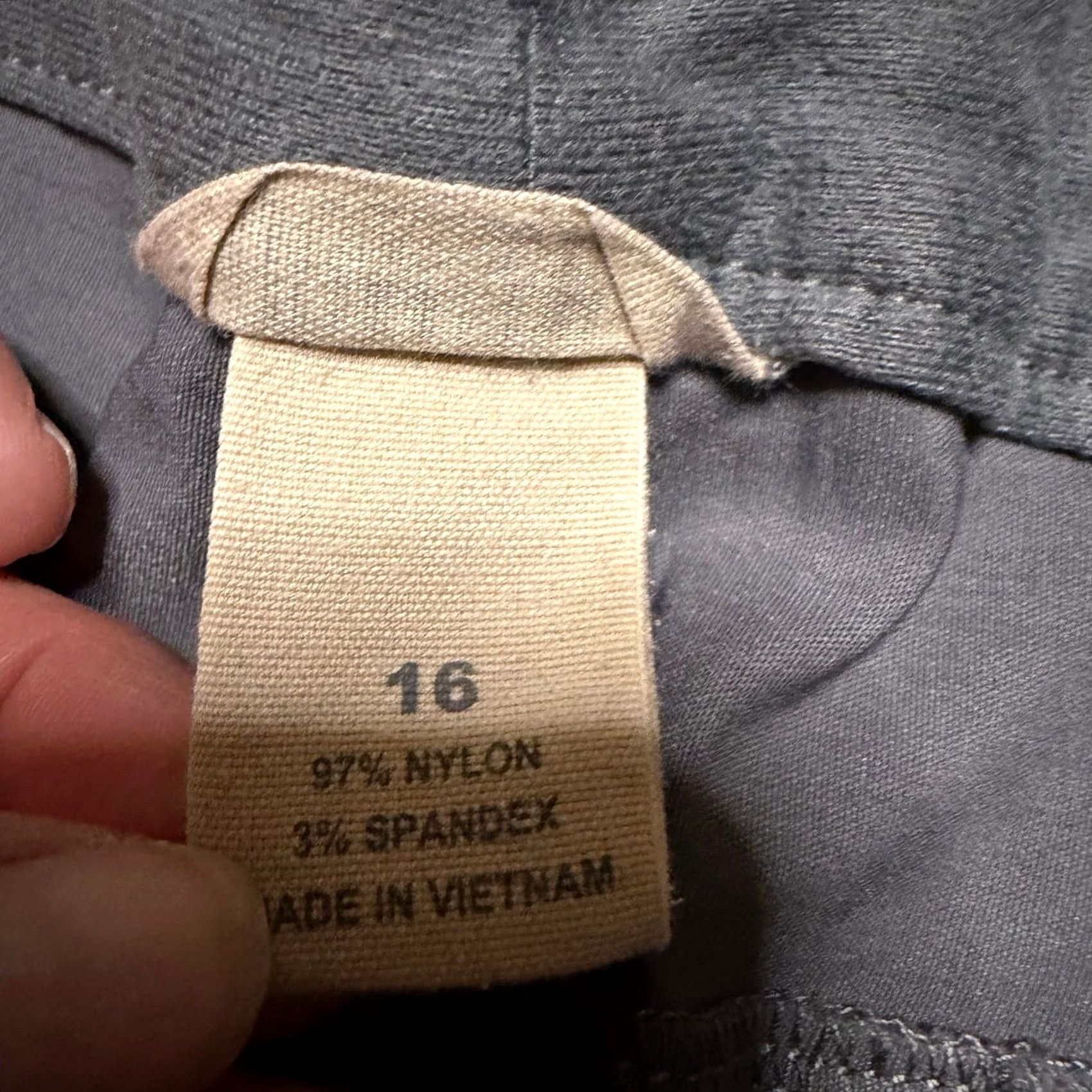 Duluth Trading Company Duluth Trading DuluthFlex Dry on the Fly Shorts Womens 16 Gray Nylon 10" Size 38" / US 16 / IT 52 - 5 Thumbnail