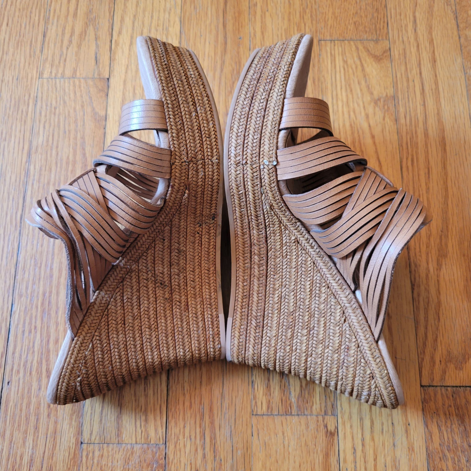 Ugg UGG 7.5 Leather Strappy Woven Wedge Heels 100712 MELINDA Sun Size US 7.5 / IT 37.5 - 8 Thumbnail