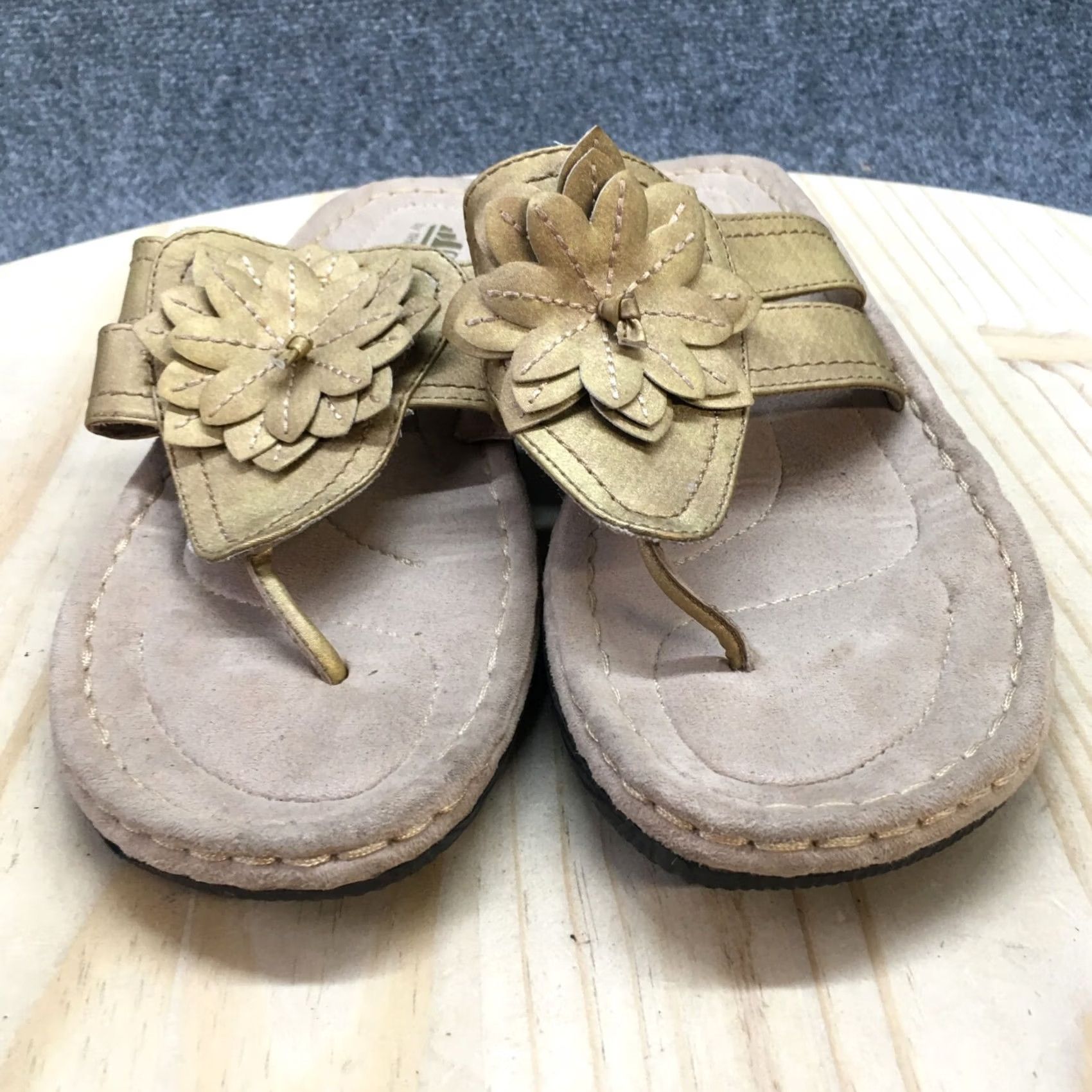 Vintage Cliffs by White Mountain Sandals Womens 9.5 M Cove Thong Gold Faux Leather Wedge Size US 10 / IT 40 - 5 Thumbnail