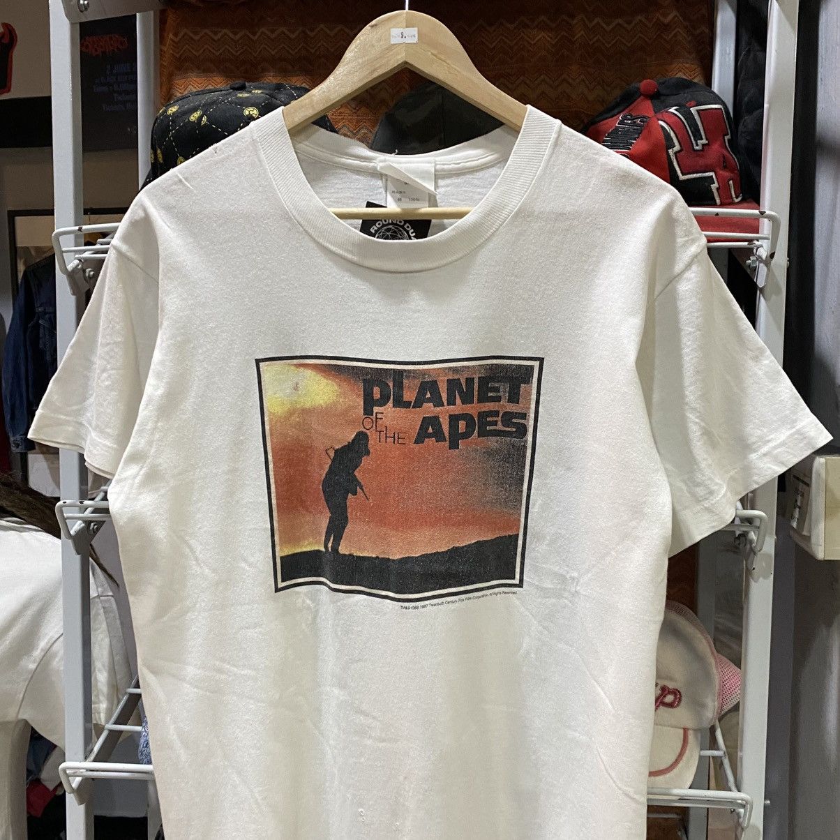 Vintage Vintage 1997 Planet Of The Apes Movie Shirt. Size US M / EU 48-50 / 2 - 3 Thumbnail