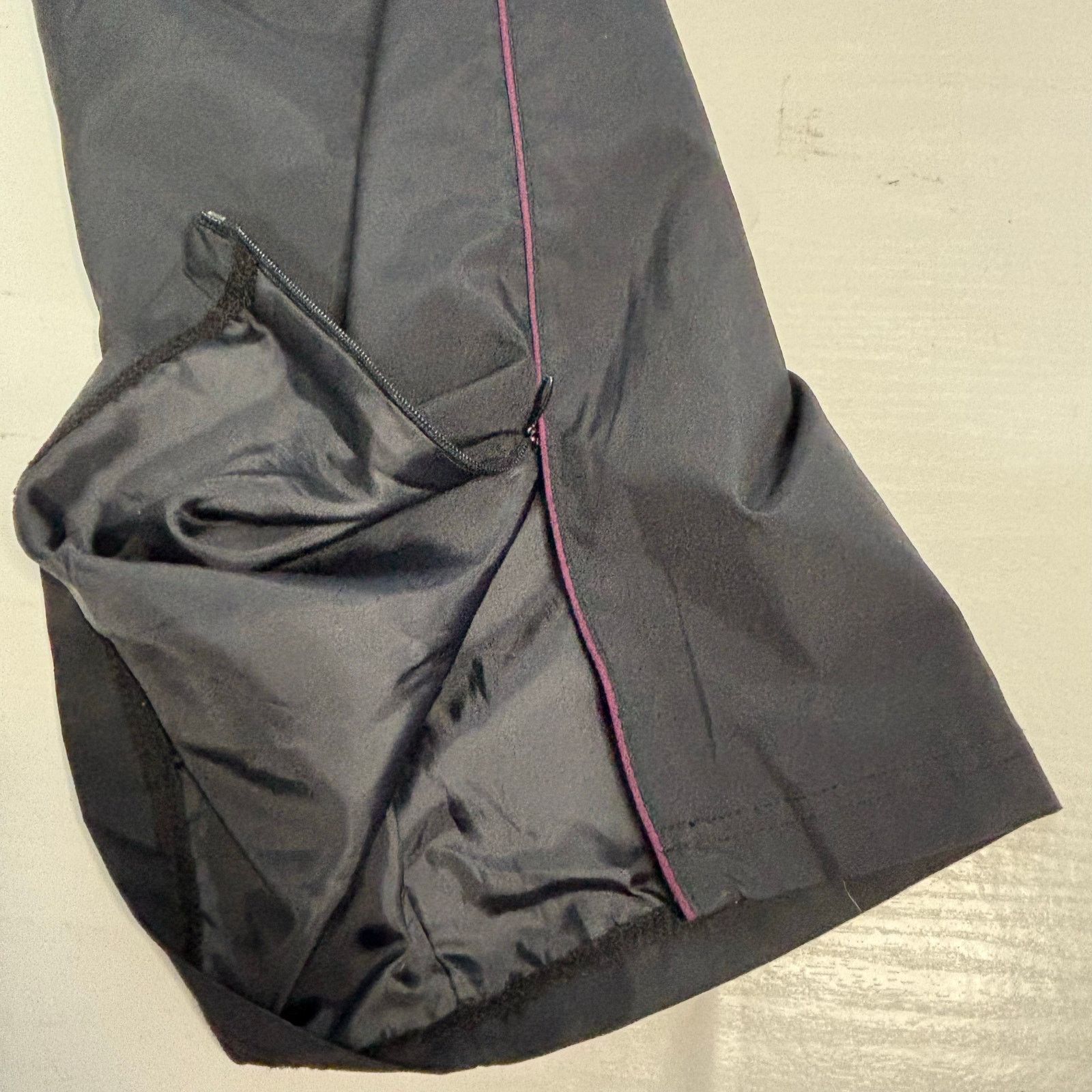 Champion Champion Black Track Pants L Burgundy Piping Zip Ankle Lined Size 32" / US 10 / IT 46 - 11 Thumbnail