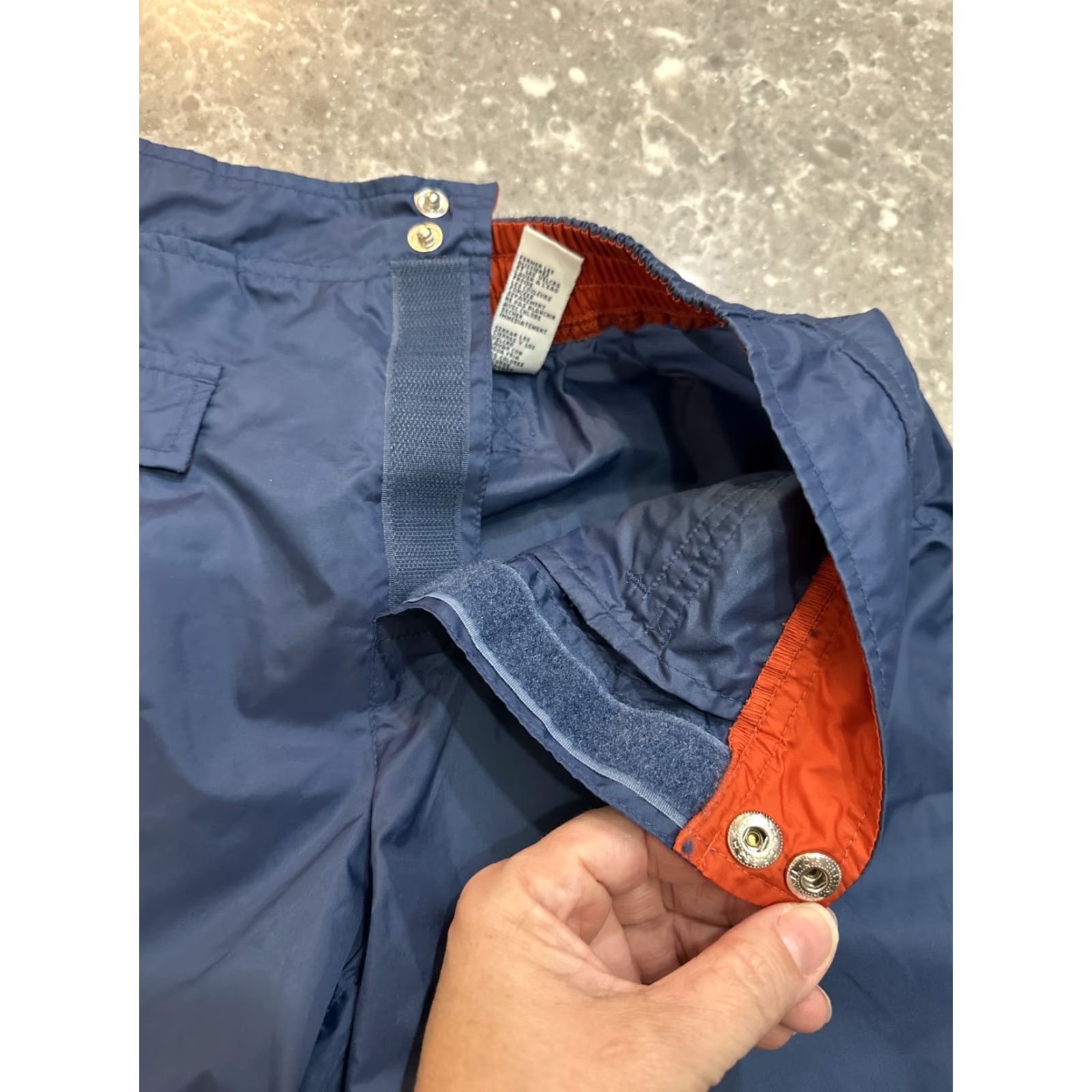Tommy Hilfiger VINTAGE Tommy Hilfiger Shorts Athletic Unisex Adults M Blue Nylon 24x9 Elastic Waist Pockets Quick Dry 2 Back Pockets Swim 24” Inseam 9” TH-00 Size US 31 - 6 Thumbnail