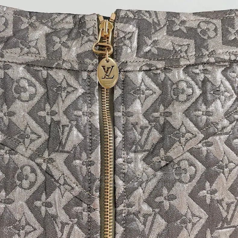 Louis Vuitton Louis Vuitton Printed logo and floral skirt Size 35" - 5 Thumbnail
