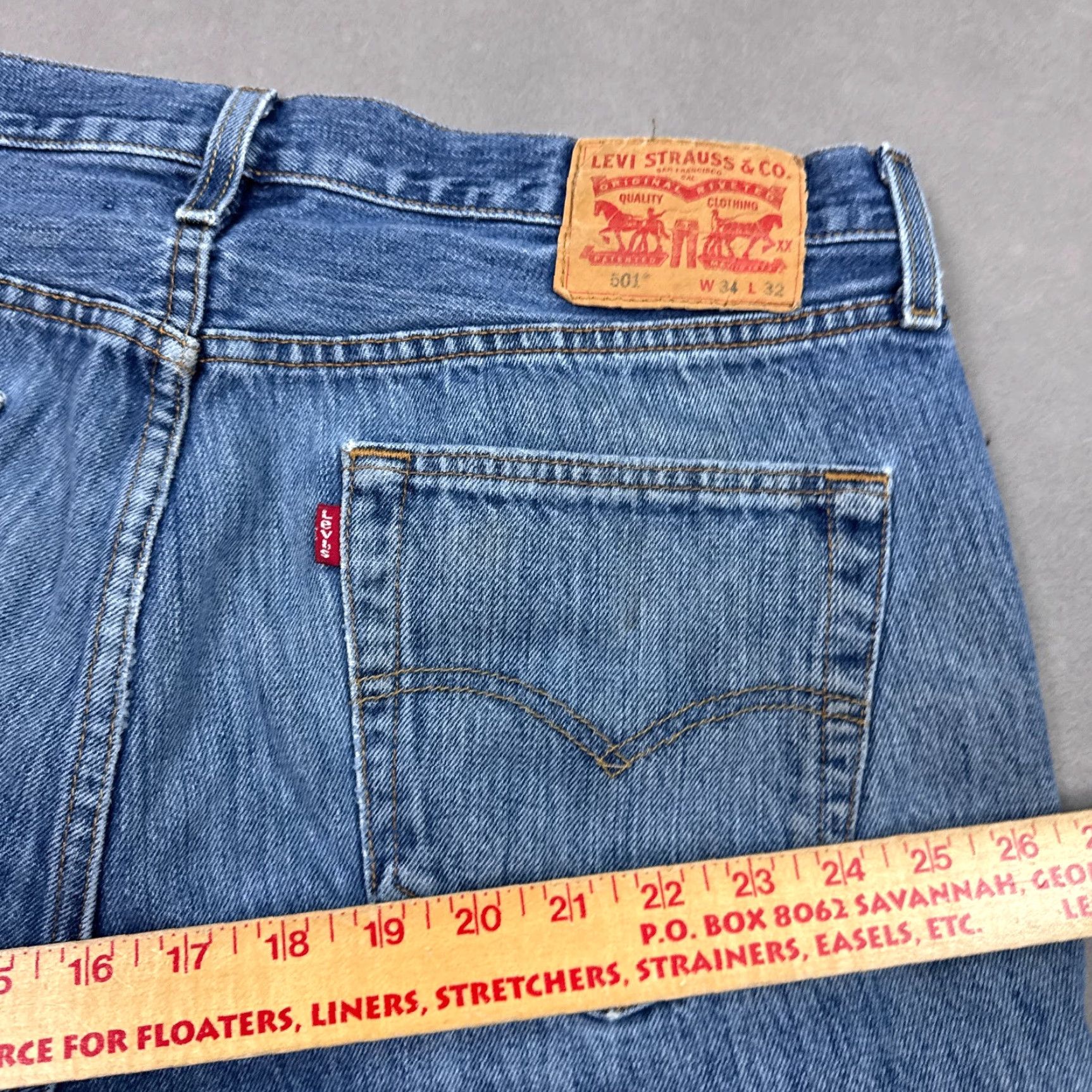 Levi's VINTAGE Levi's 501 Jeans Mens 34x32 Blue Distressed Button Fly Denim Pants Classic Straight Regular 34 Blue Mens Size US 34 / EU 50 - 7 Thumbnail
