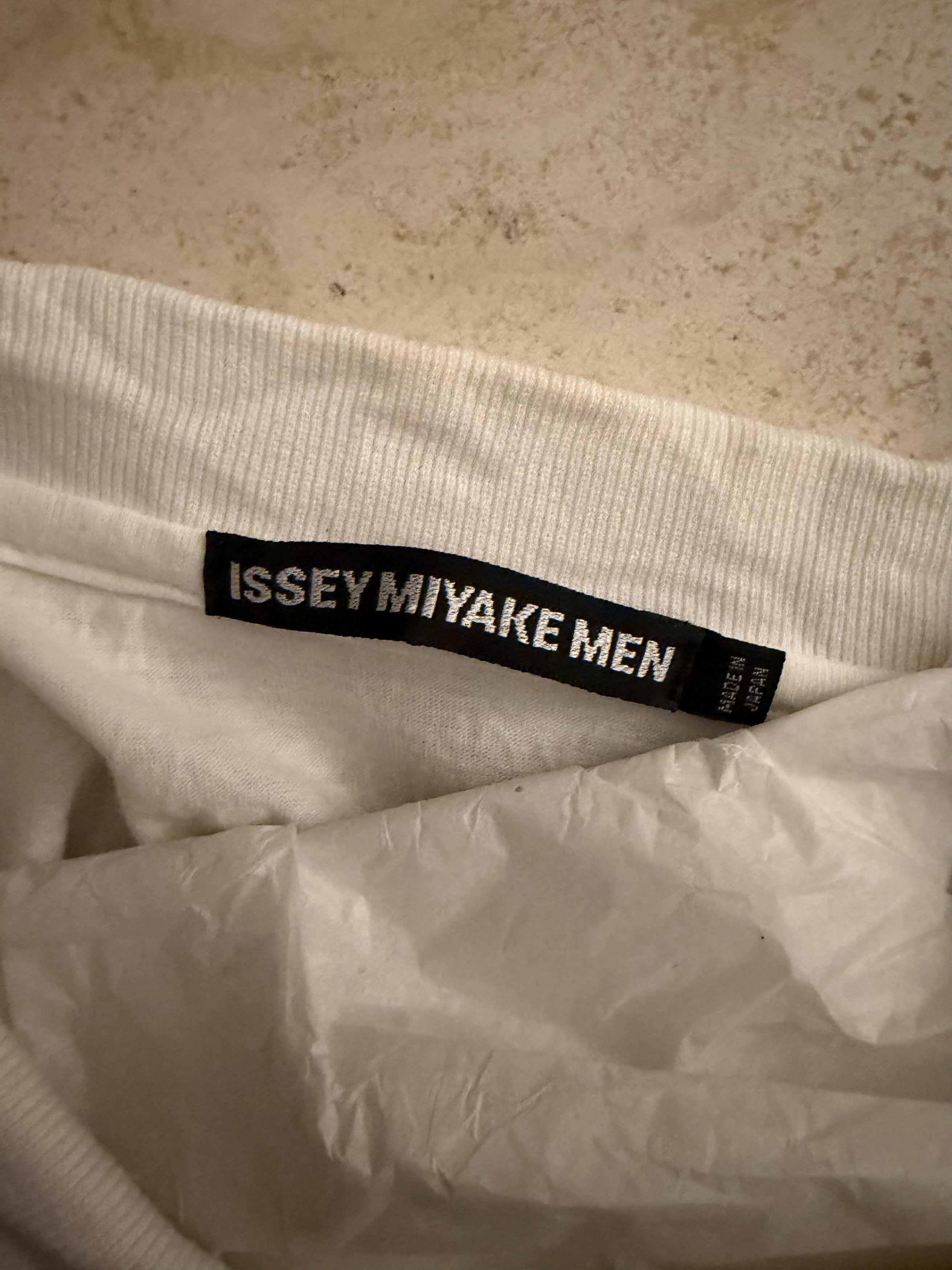 Issey Miyake S/S18 $620 Crushed Ribbon Masterpiece Polo size 5 Size US XL / EU 56 / 4 - 5 Thumbnail