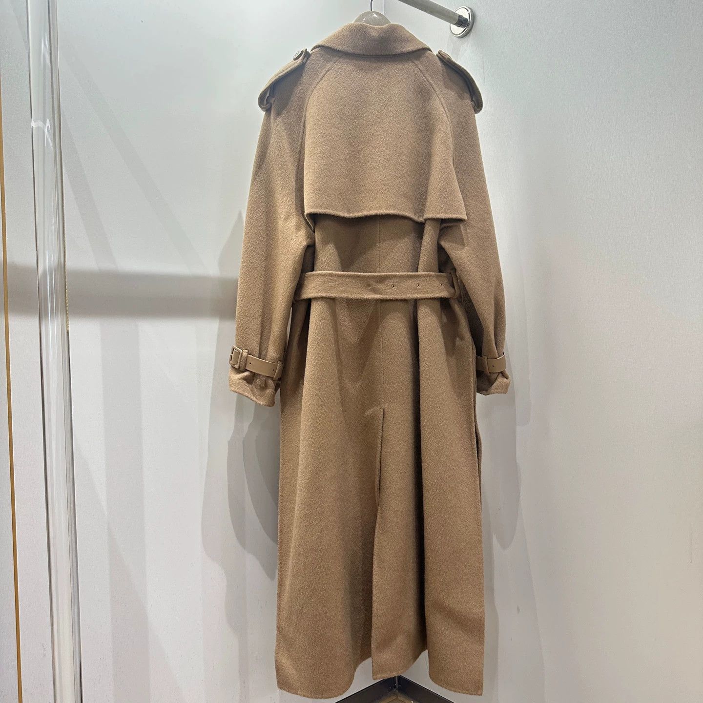 Fendi Fendi apr179 new camel long overcoat 42 Size M / US 6-8 / IT 42-44 - 2 Thumbnail