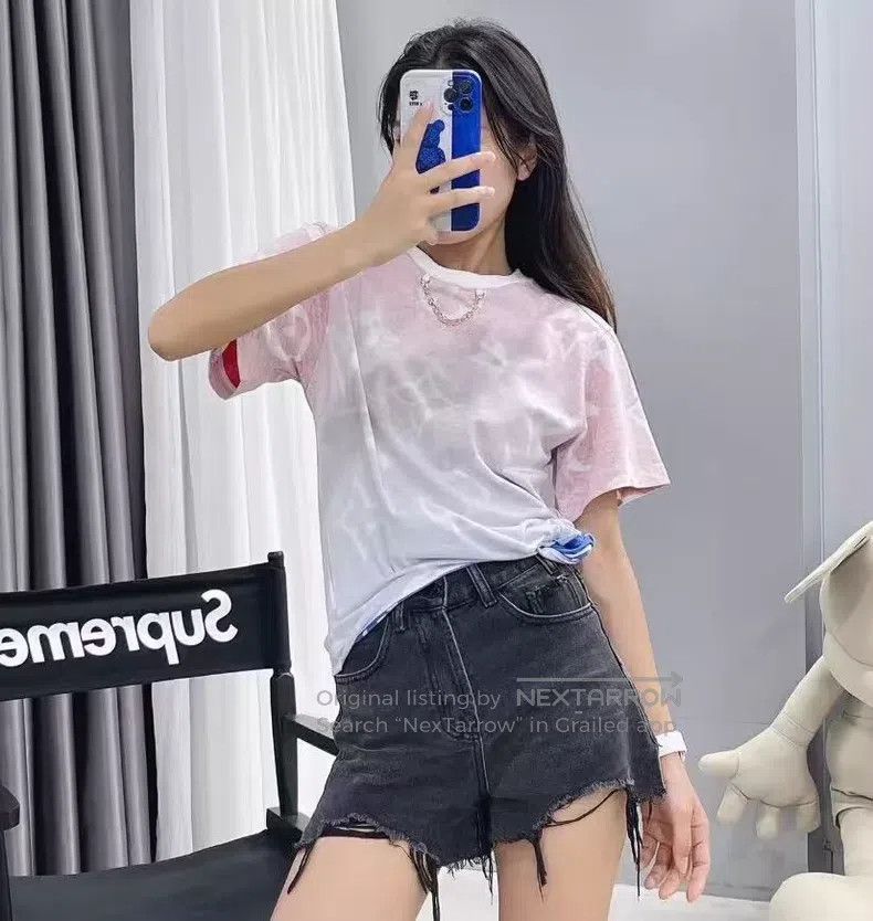 Louis Vuitton Louis Vuitton Gradient logo print cotton crewneck short sl Size US M / EU 48-50 / 2 - 9 Thumbnail