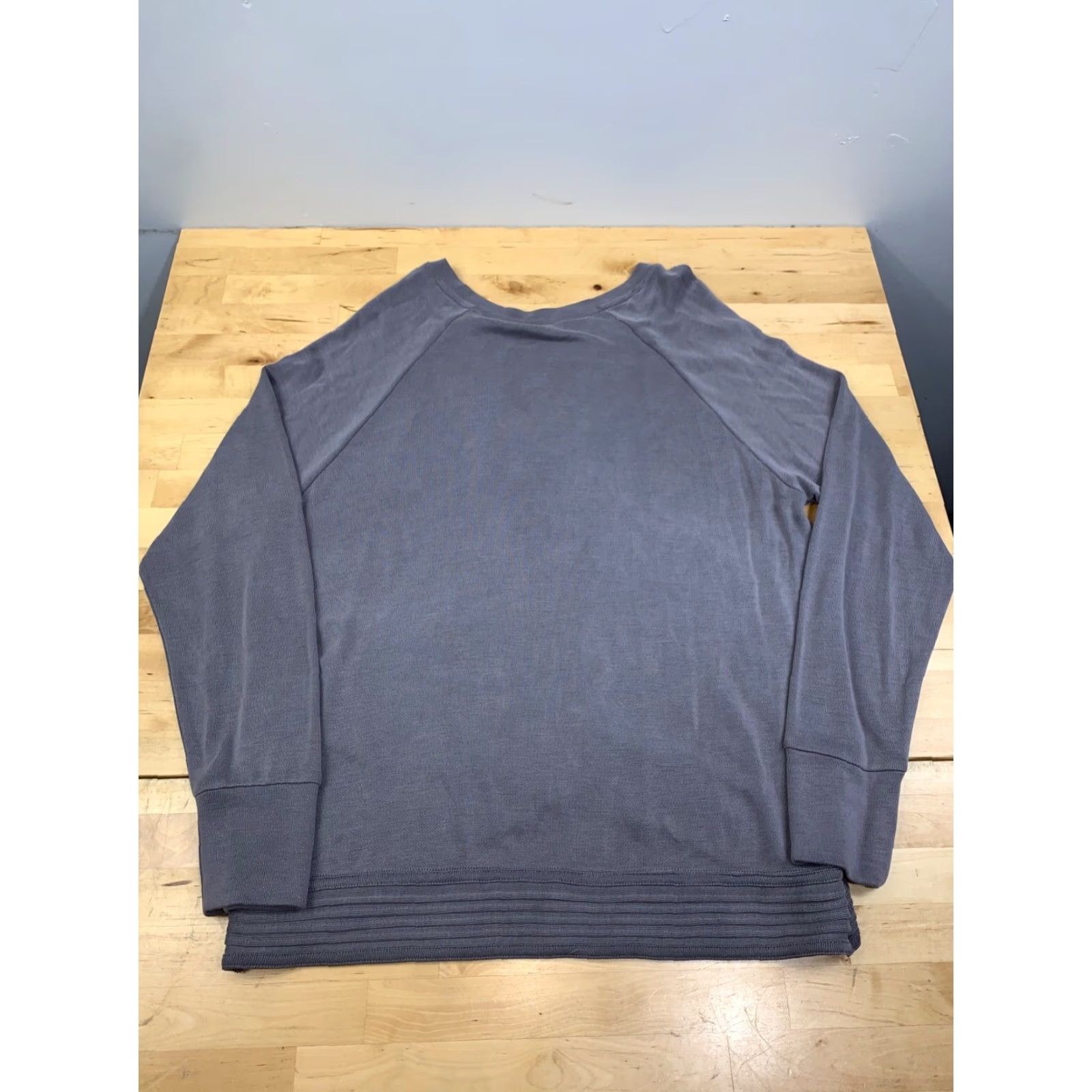 Athleta VINTAGE Athleta Sweatshirt Womens L Gray Modal Serenity Criss Cross Crewneck 10530 Size L / US 10 / IT 46 - 8 Thumbnail