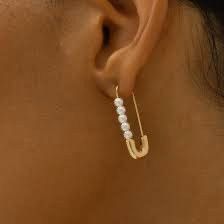 Other Frenzy gold tone pearls safety pin earrings Size ONE SIZE - 2 Thumbnail