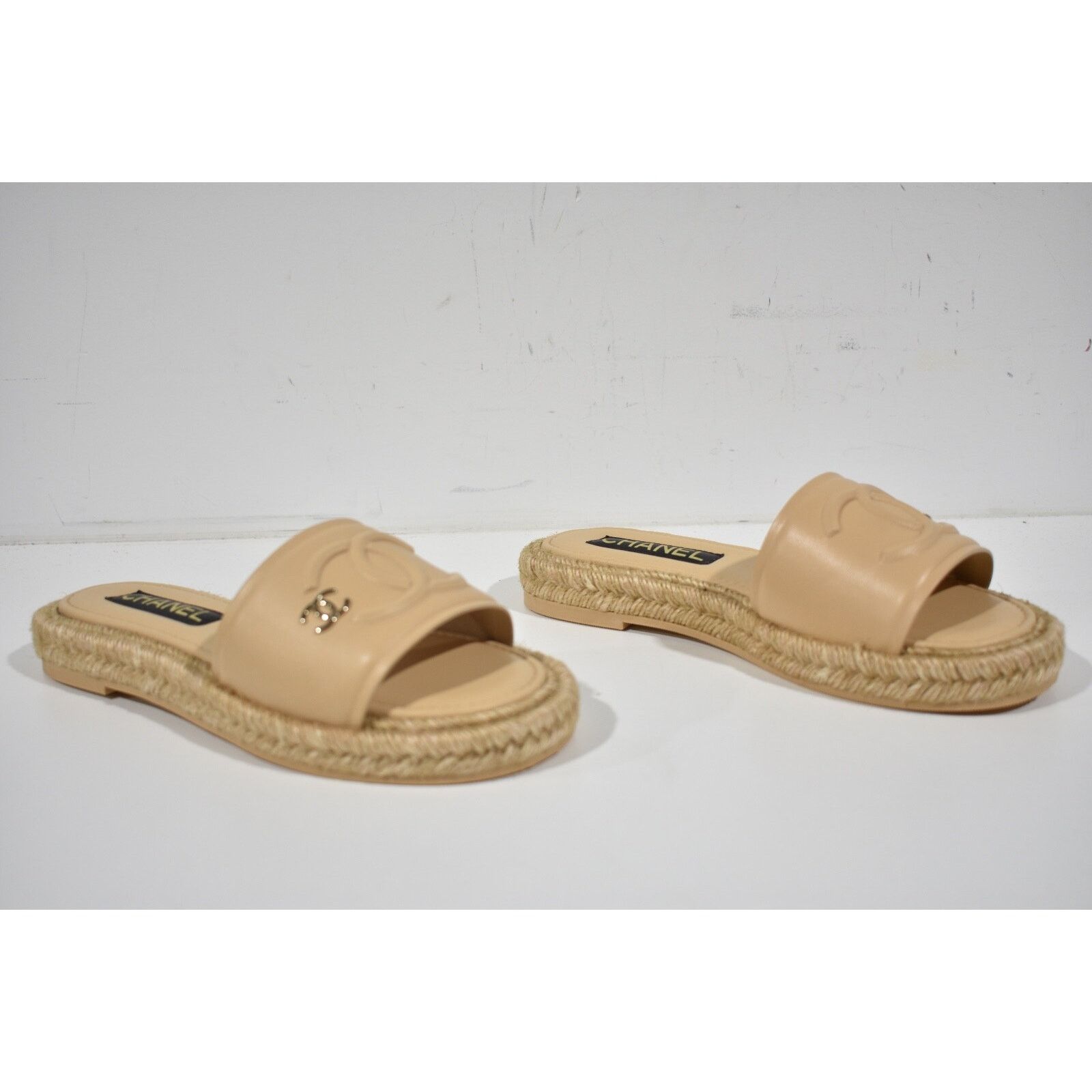 Chanel Chanel 23C Beige Lambskin Leather CC Logo Slide Sandal Size US 8 / IT 38 - 4 Thumbnail