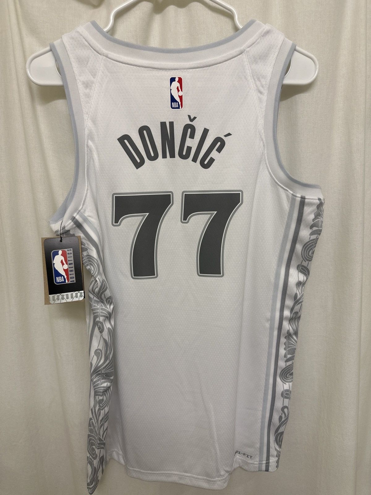 Nike Luka Doncic Jersey Size US S / EU 44-46 / 1 - 1 Thumbnail