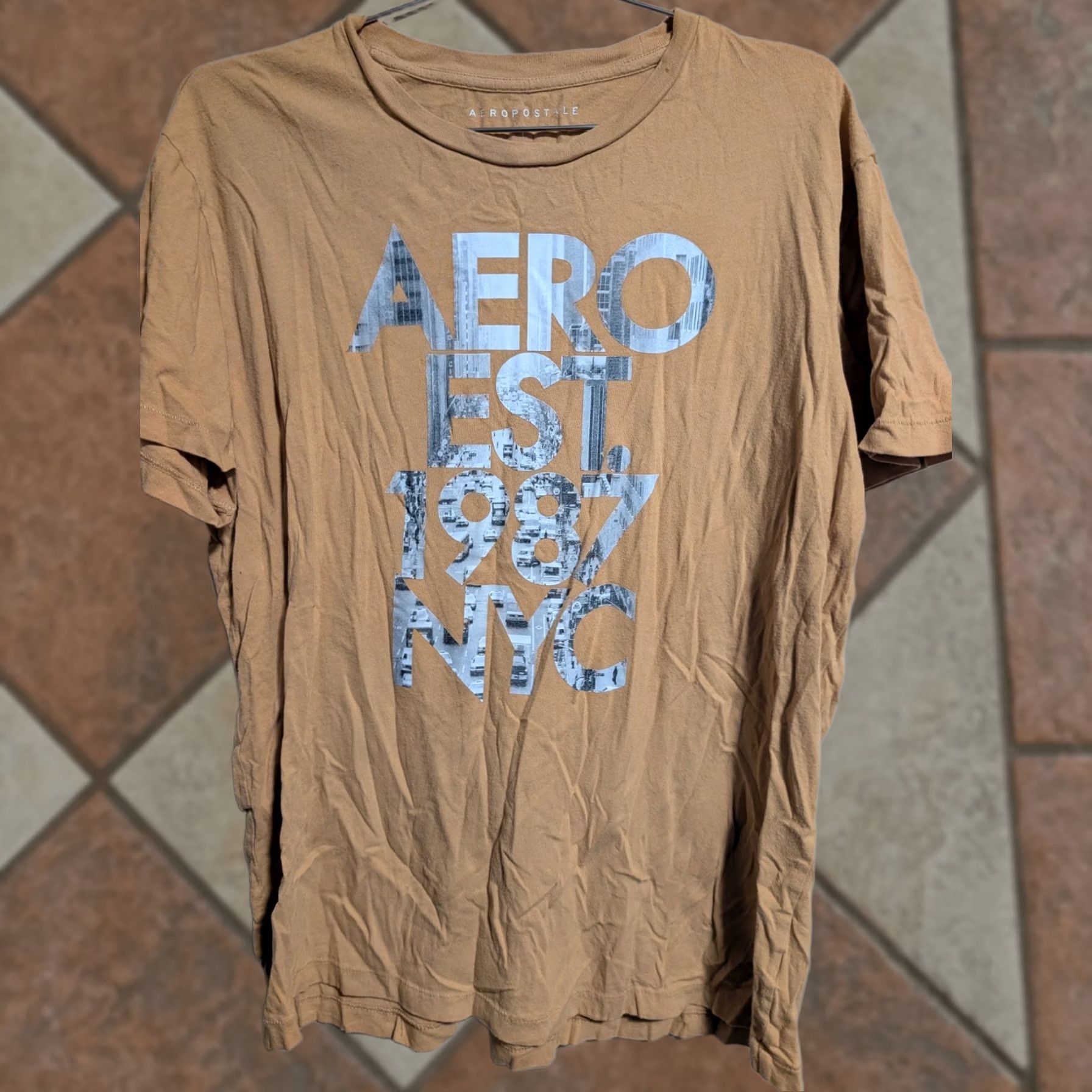 Vintage AeroPostale Men's LARGE Burnt Yellow Short Sleeve Graphic Embellished Logo Tee Size US 33 - 1 Thumbnail