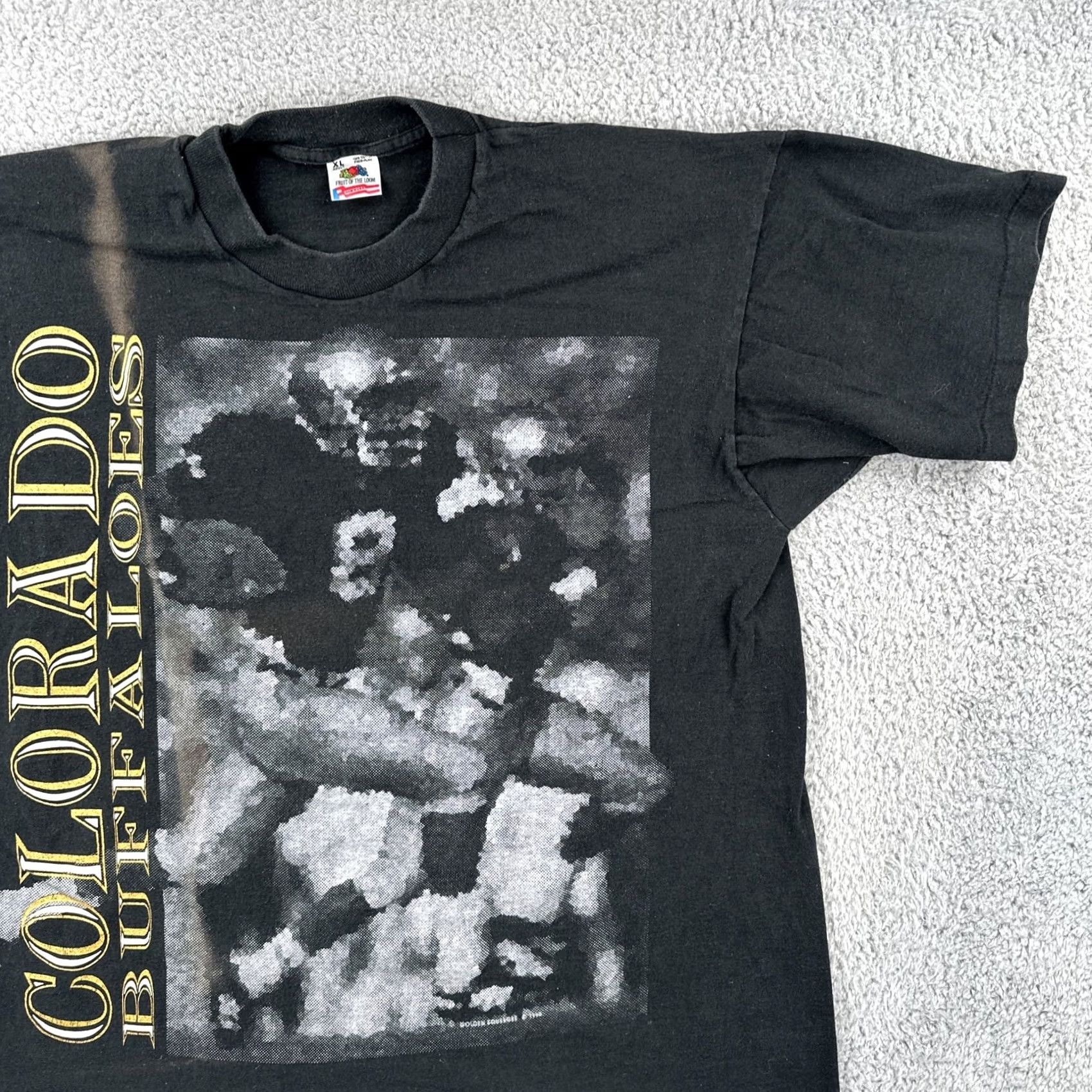 Fruit Of The Loom VINTAGE Fruit of the Loom XL Black SS USA Made T Shirt 1995 CU Buffalos Football Size US XL / EU 56 / 4 - 5 Thumbnail