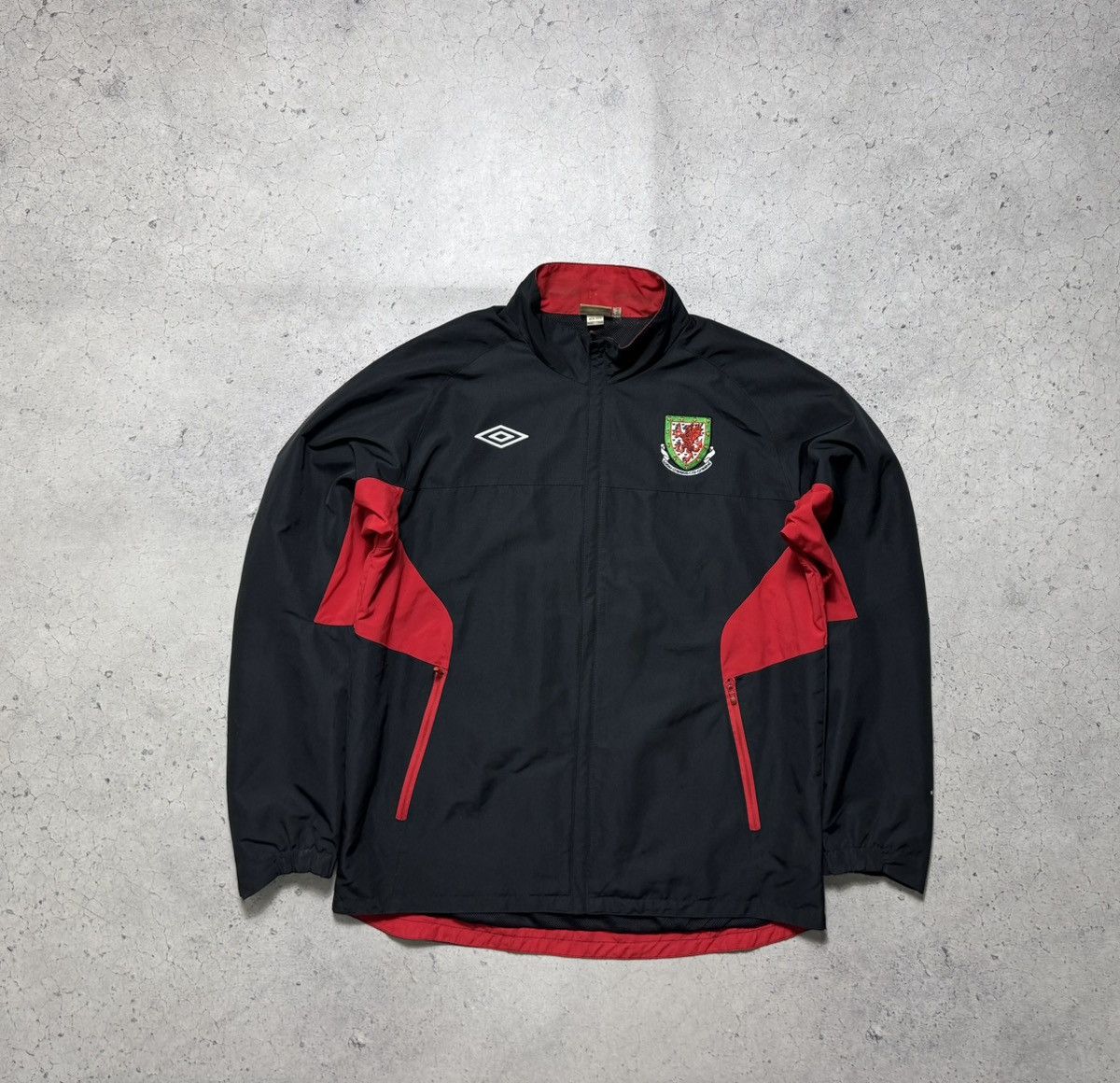 Umbro Umbro Wales Team Football Nylon Vintage Light Jacket Size L Size US L / EU 52-54 / 3 - 2 Thumbnail