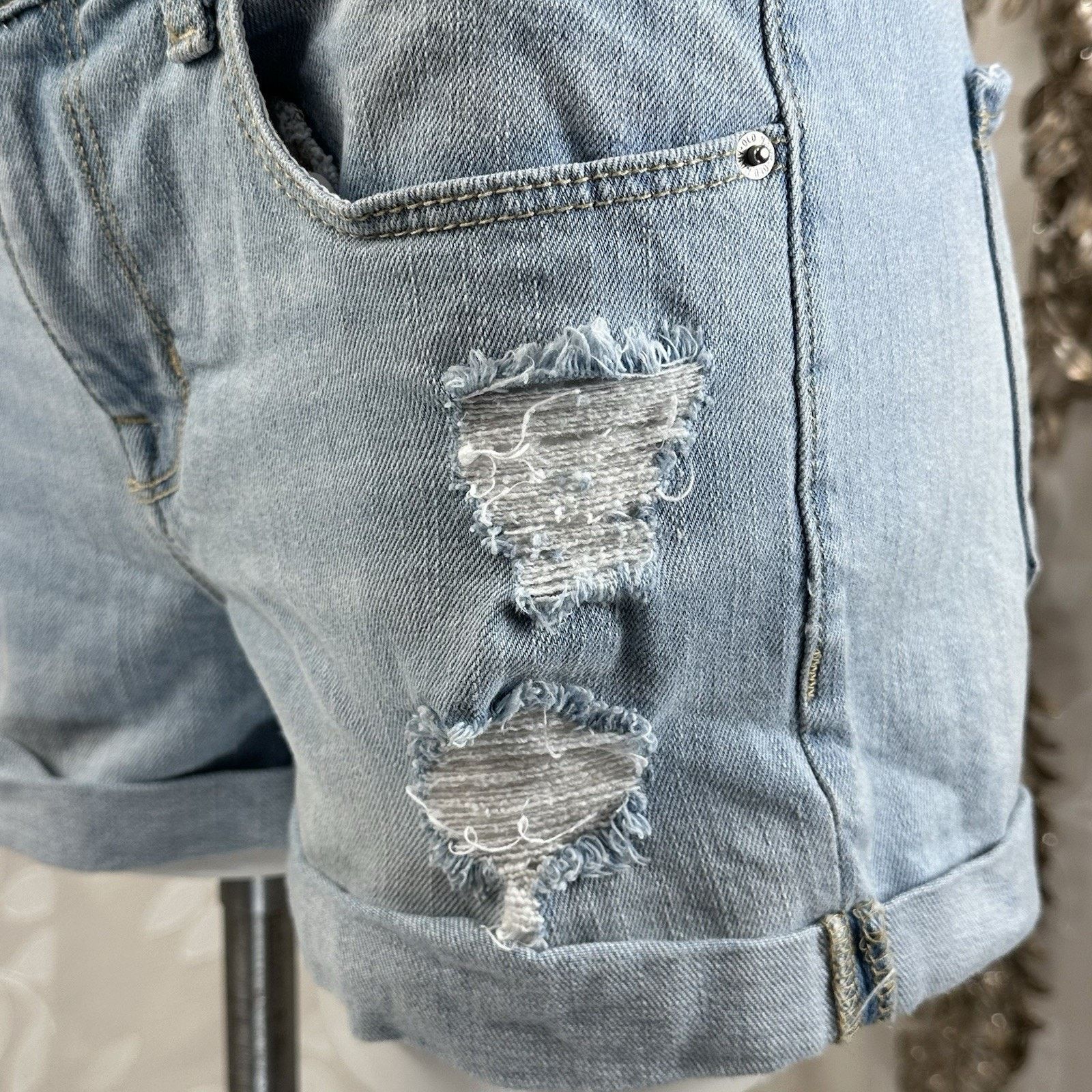 Old Navy Old Navy Boyfriend Denim Shorts Size 8 Light Wash Distressed Size 29" - 7 Thumbnail