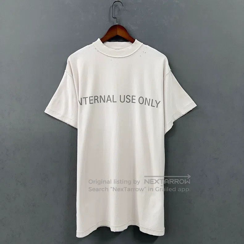 Balenciaga Balenciaga Backwards Short-sleeve Size US S / EU 44-46 / 1 - 1 Thumbnail
