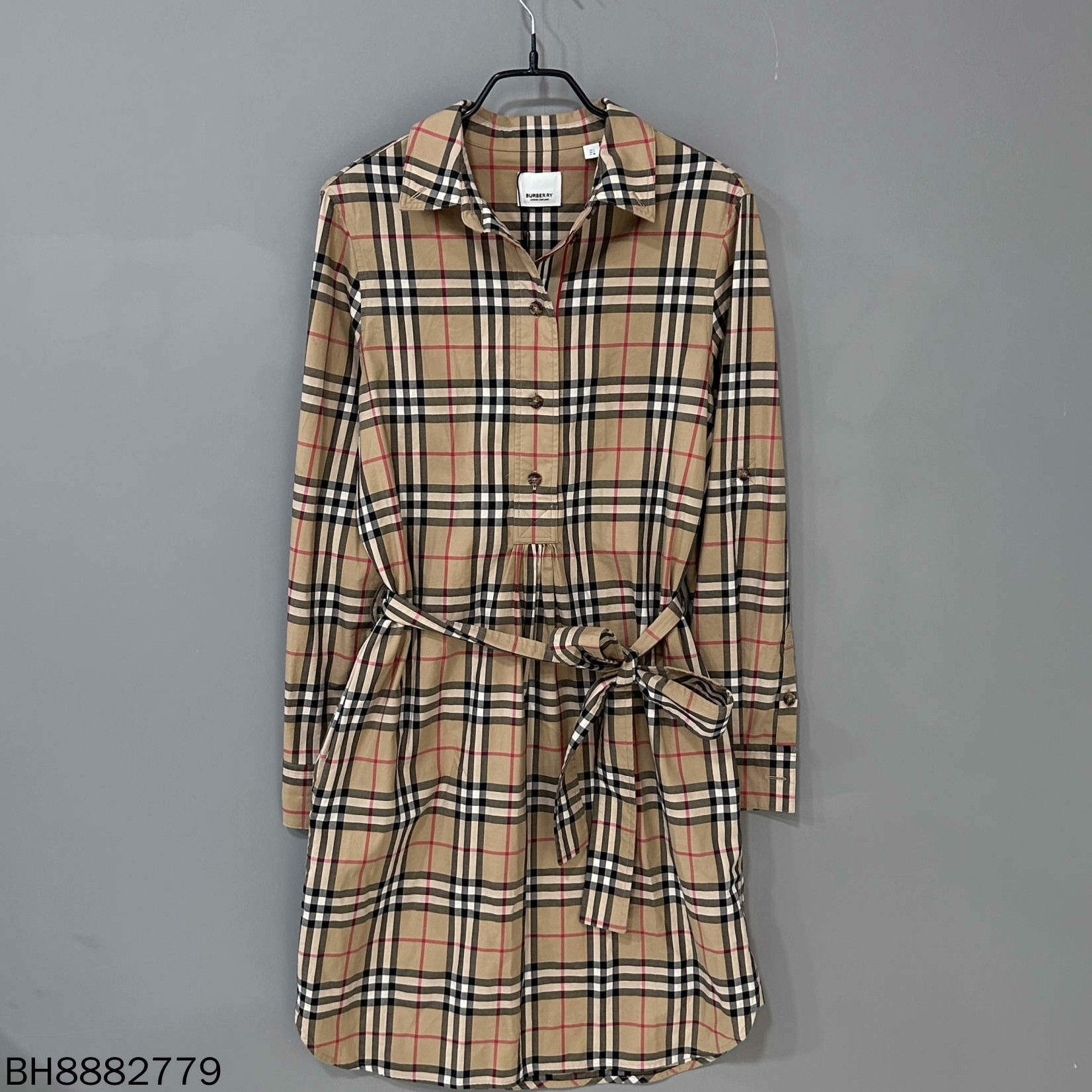 Burberry Burberry Plaid T-Shirt S Women Size S / US 4 / IT 40 - 1 Thumbnail