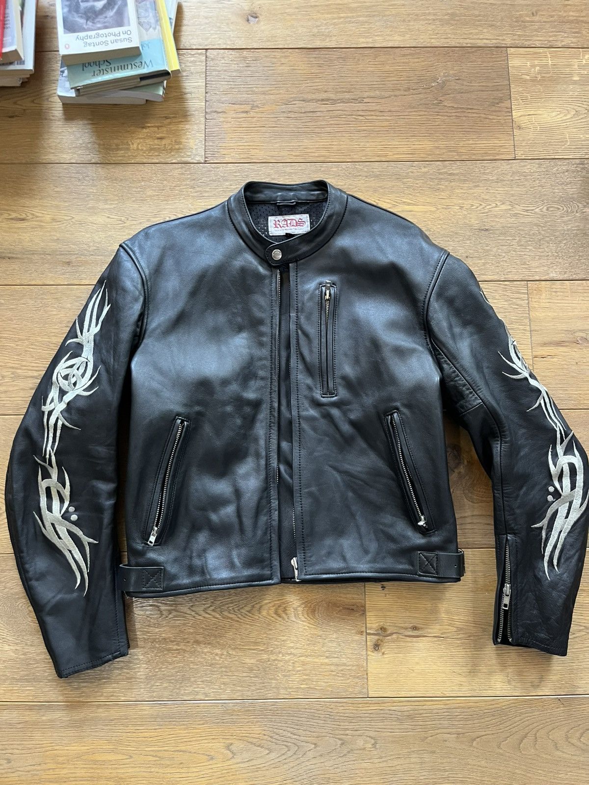美品 KADOYA RADS トライバル 刺繍 ライダースジャケット L Kadoya Kadoya x rads tribal leather jacket | Grailed