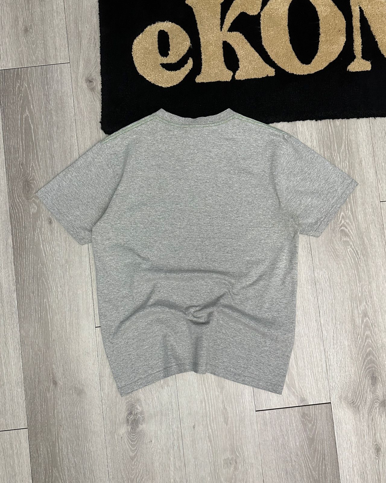Nike Vintage Y2K Nike Embroidered Swoosh Gray T-Shirt Size Medium Size US M / EU 48-50 / 2 - 2 Thumbnail