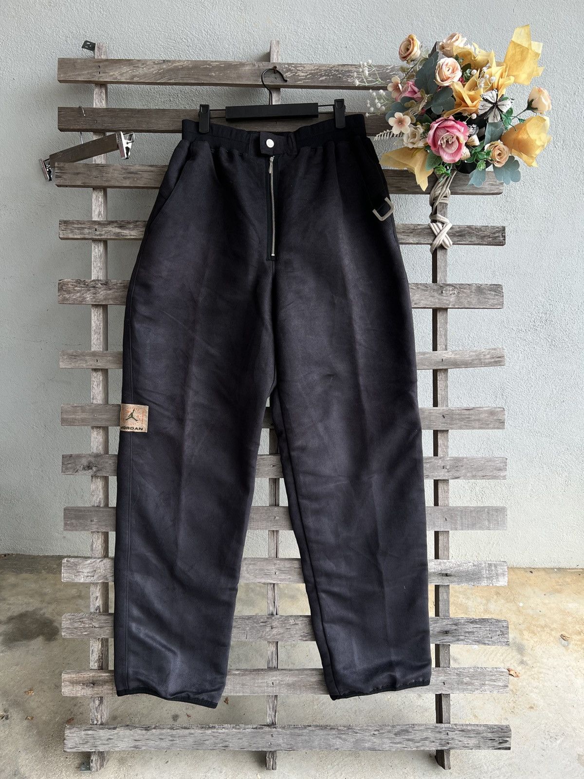 Jordan Brand Vintage Jordan Sweatpants Size US 34 / EU 50 - 1 Thumbnail