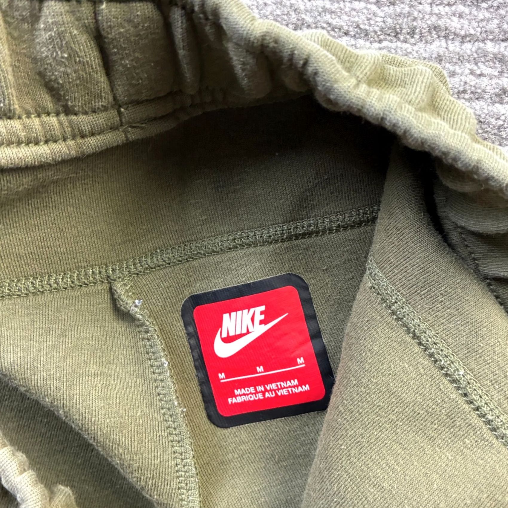Nike Nike Tech Fleece Pants Mens M Green Jogger Open Hem Sweatpants Olive | Activewear, Casual Size US 31 - 7 Thumbnail