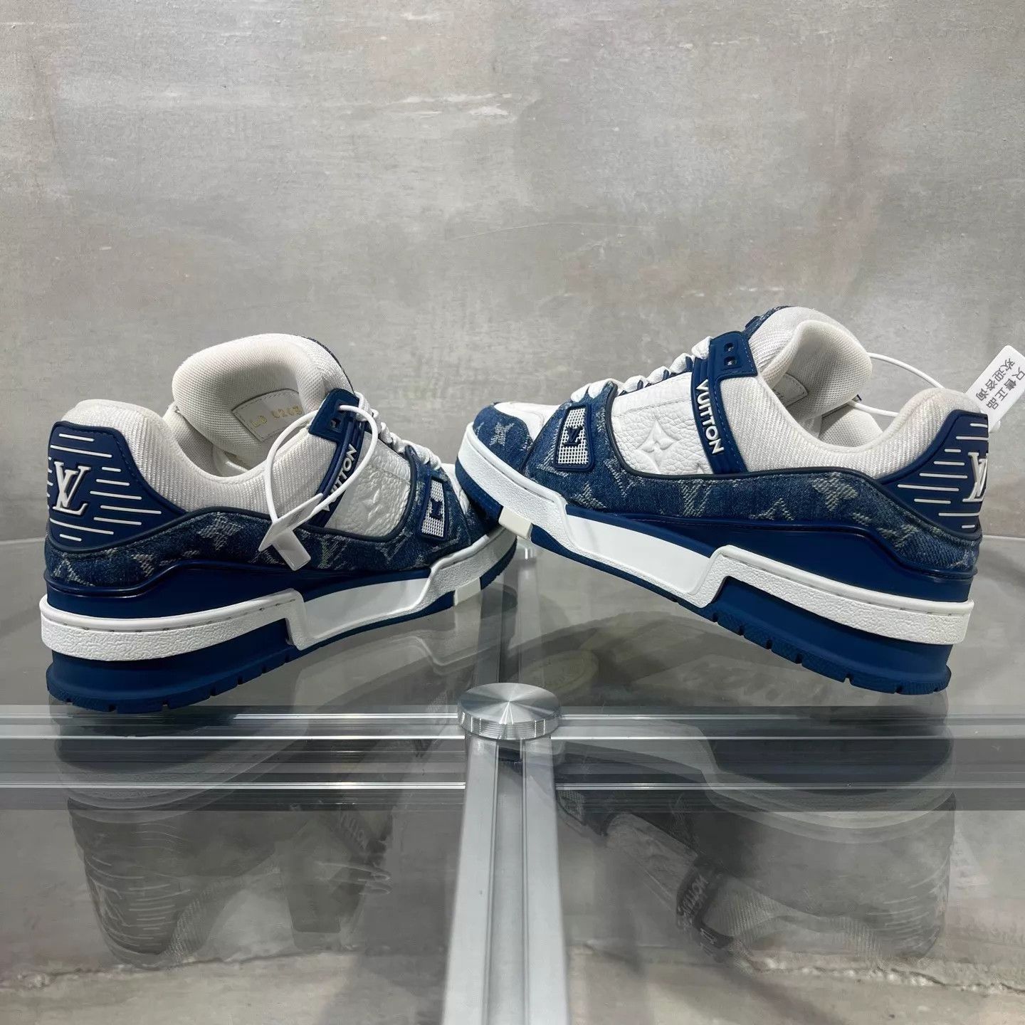 Louis Vuitton LV Trainer White Blue Denim 37.5 Size US 7 / IT 37 - 5 Thumbnail