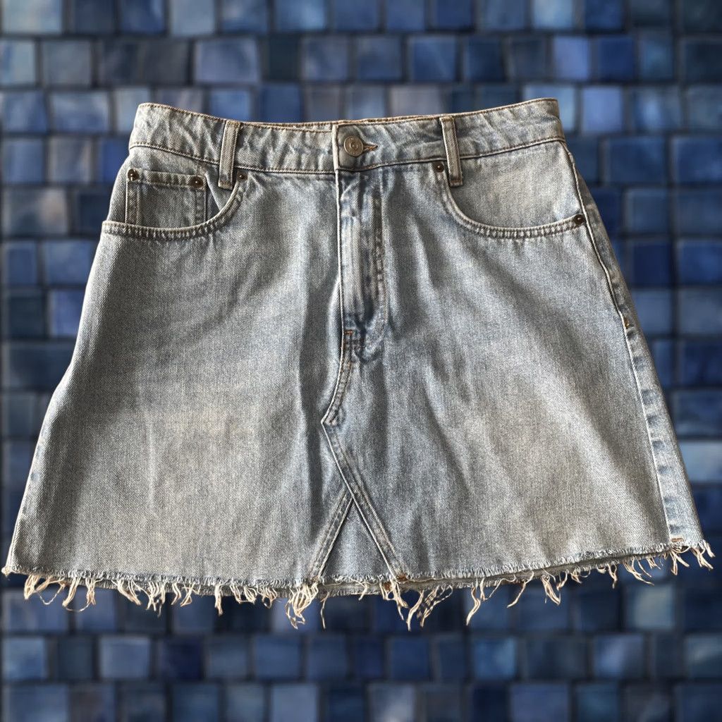 Urban Outfitters Urban Outfitters Denim Mini Skirt Womens Size Large 31 Waist Hi-Rise Raw Hem Blue Size 36" / US 14 / IT 50 - 1 Thumbnail