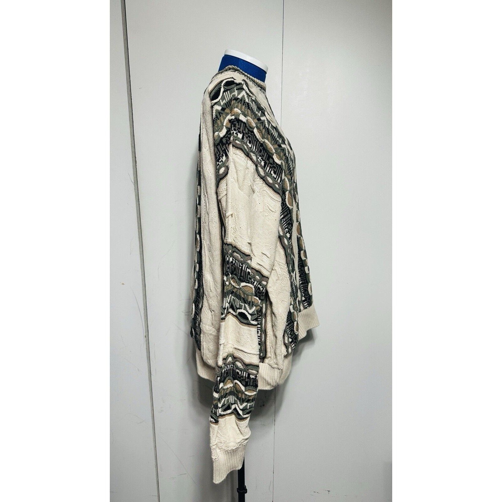 Coogi Vintage Coogi Style 3D Knit Pattern Tundra Sweater Mens XL Size US XL / EU 56 / 4 - 2 Thumbnail