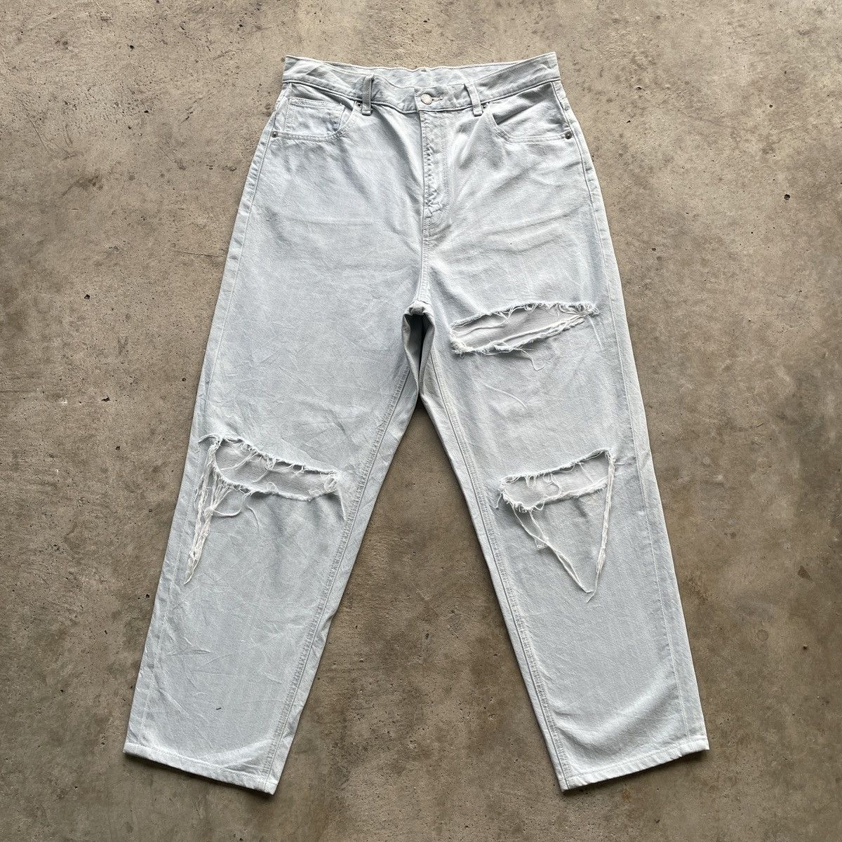 Japanese Brand Japanese GU Distressed Faded Light Wash Jeans Pants THRASHED Size US 32 / EU 48 - 1 Thumbnail