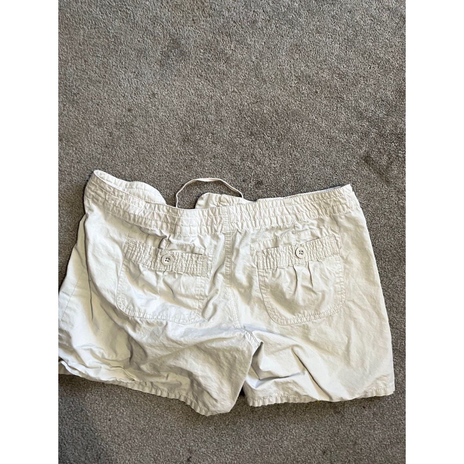 Gap VINTAGE Gap Beige 3” Mid Rise Chino Shorts Women’s Size 6 Size 28" / US 6 / IT 42 - 2 Thumbnail