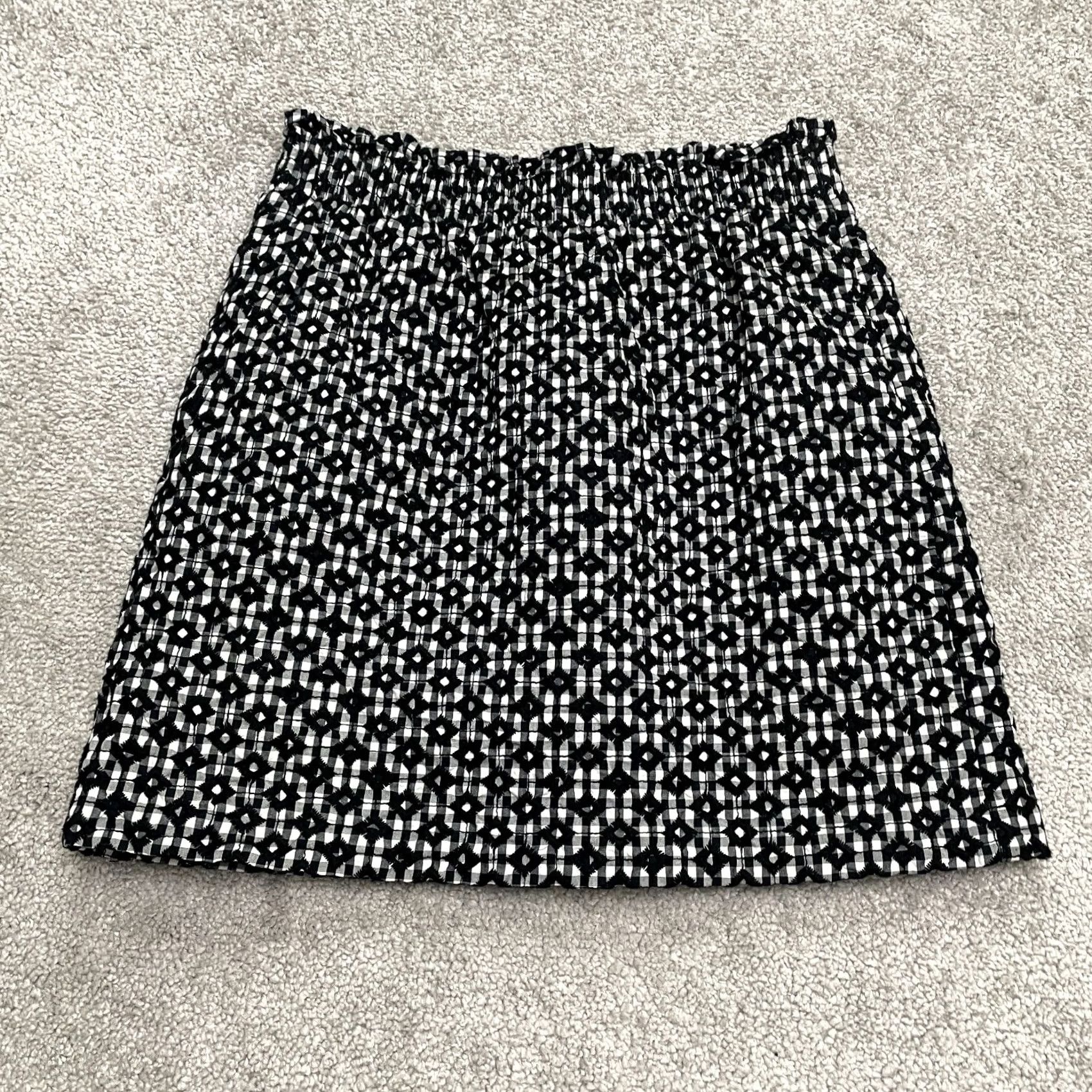J.Crew J.Crew Skirt Womens 00 Black Geometric Embroidered Knee Length Mini Pencil Sidewalk Size 24" / US 00 / IT 34 - 2 Thumbnail