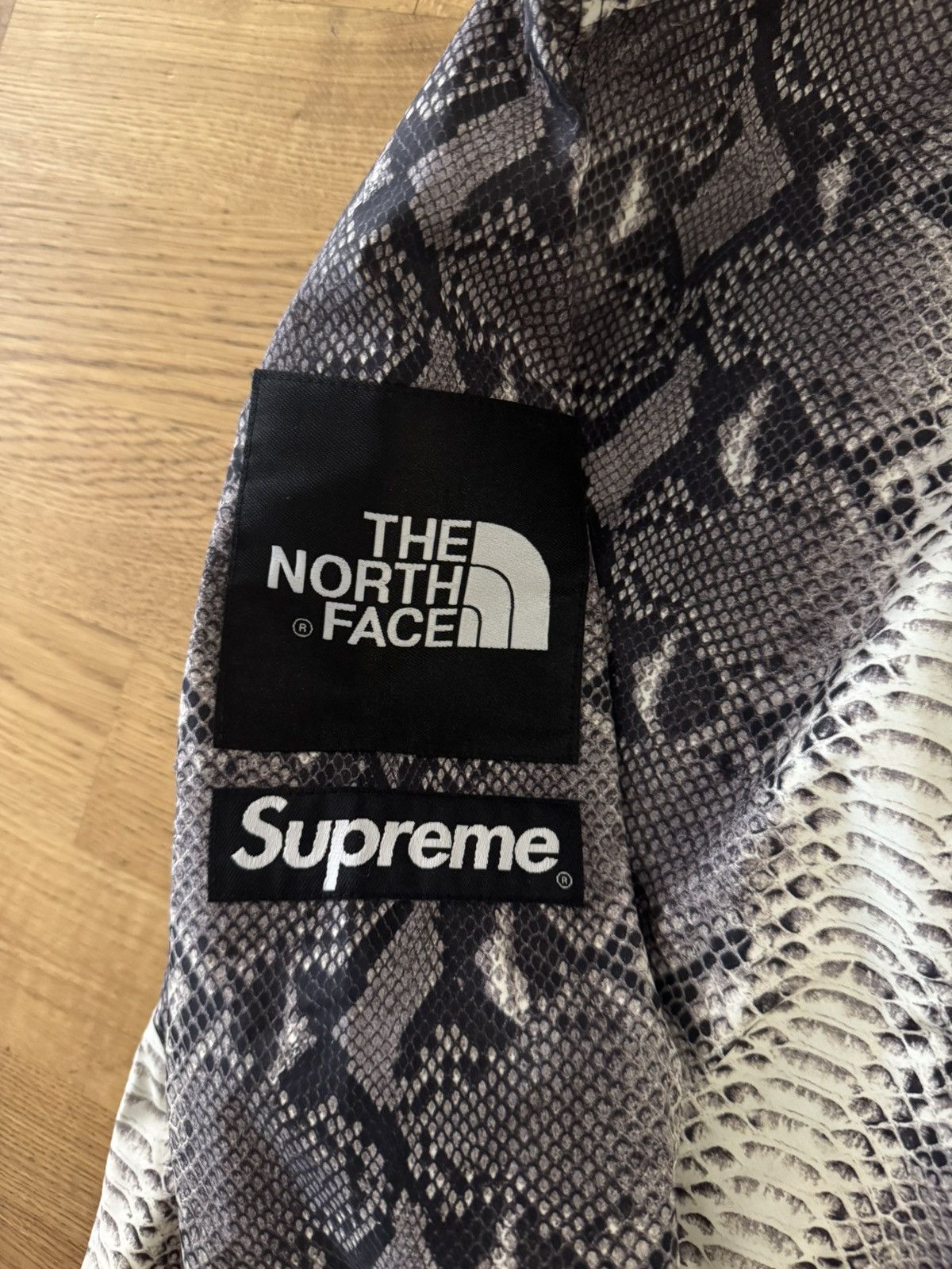 Supreme × The North Face Supreme The North Face Snakeskin Taped Seam Coaches Jacket Size US S / EU 44-46 / 1 - 2 Thumbnail