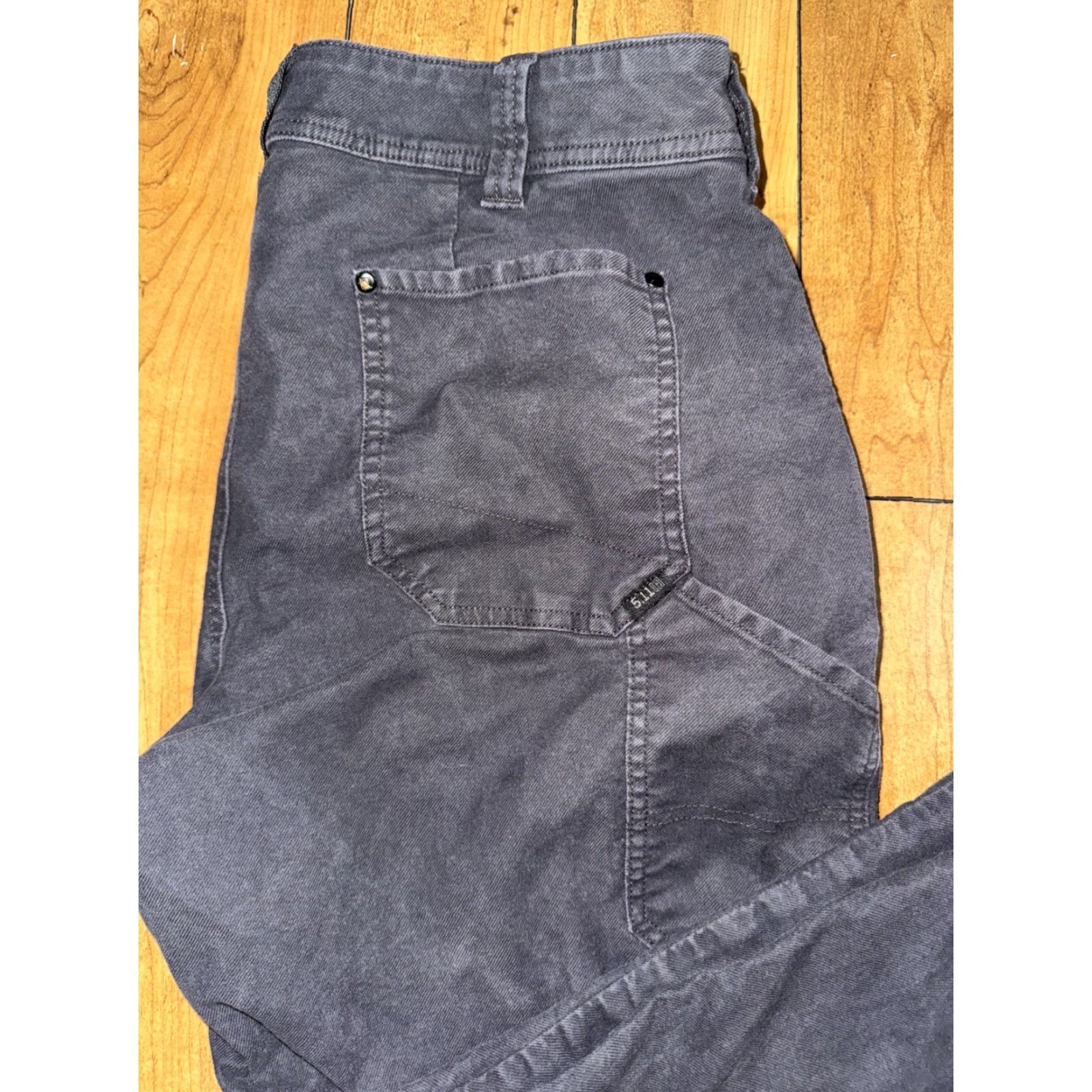 Vintage 5.11 Tactical Carpenter Pants Men’s 38x30 Gray Cargo Pockets Workwear Utility Pants Size US 38 / EU 54 - 7 Thumbnail
