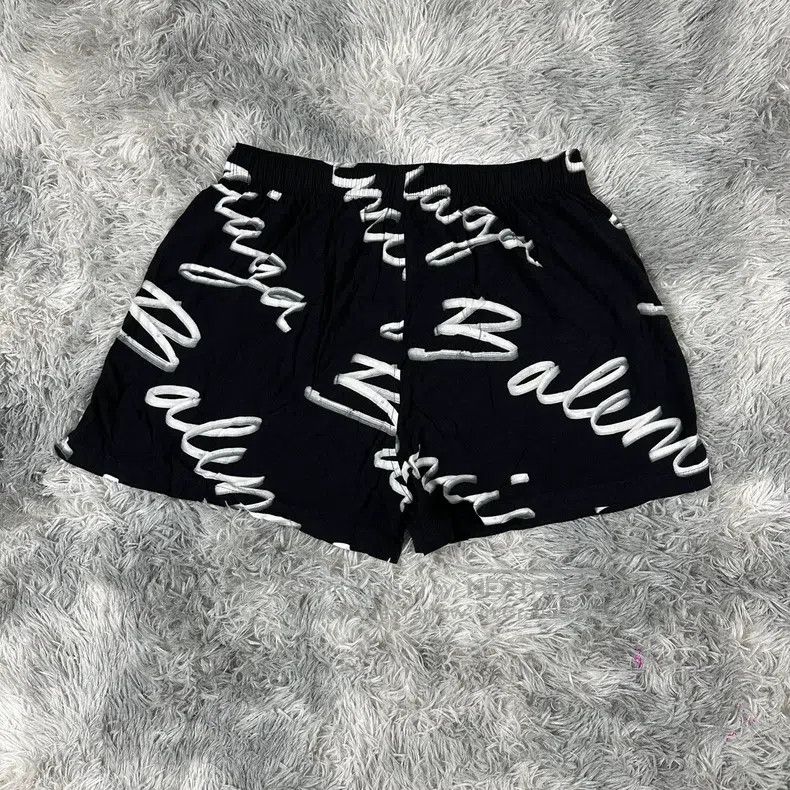 Balenciaga Balenciaga Alphabet print bullet screen logo beach shorts Size US 36 / EU 52 - 2 Thumbnail