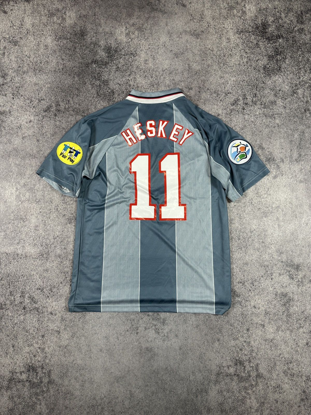 Umbro Vintage Umbro England Heskey 11 Soccer Jersey Blokecore XL Size US XL / EU 56 / 4 - 4 Thumbnail